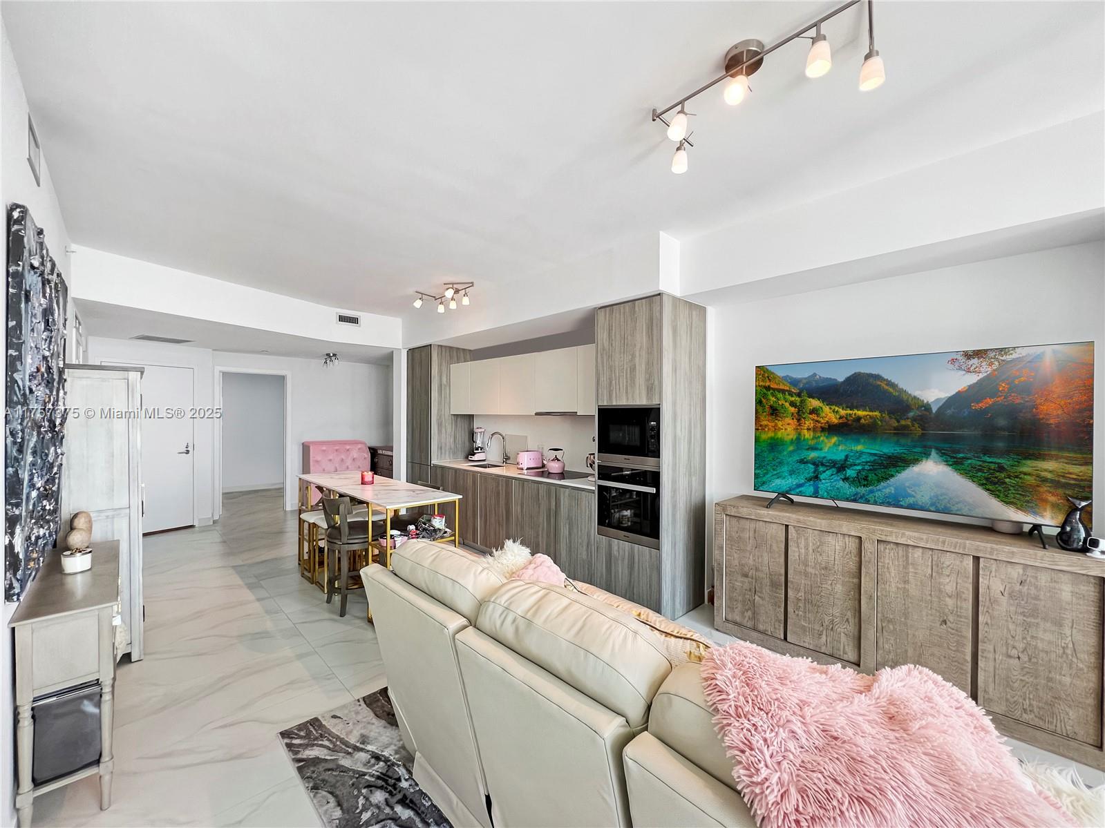 BISCAYNE BEACH CONDO - Residential