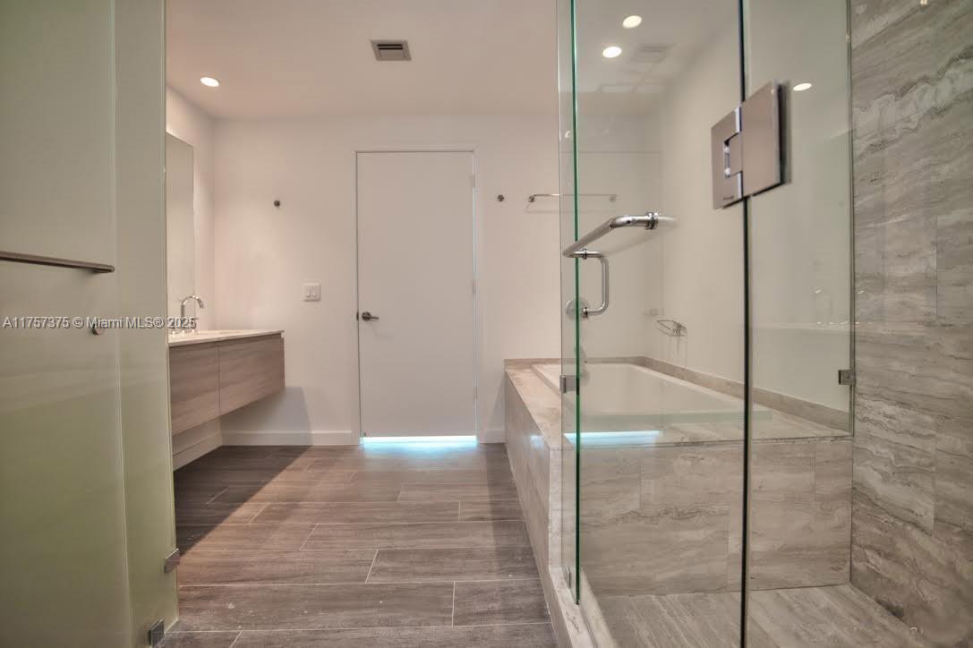 BISCAYNE BEACH CONDO - Residential