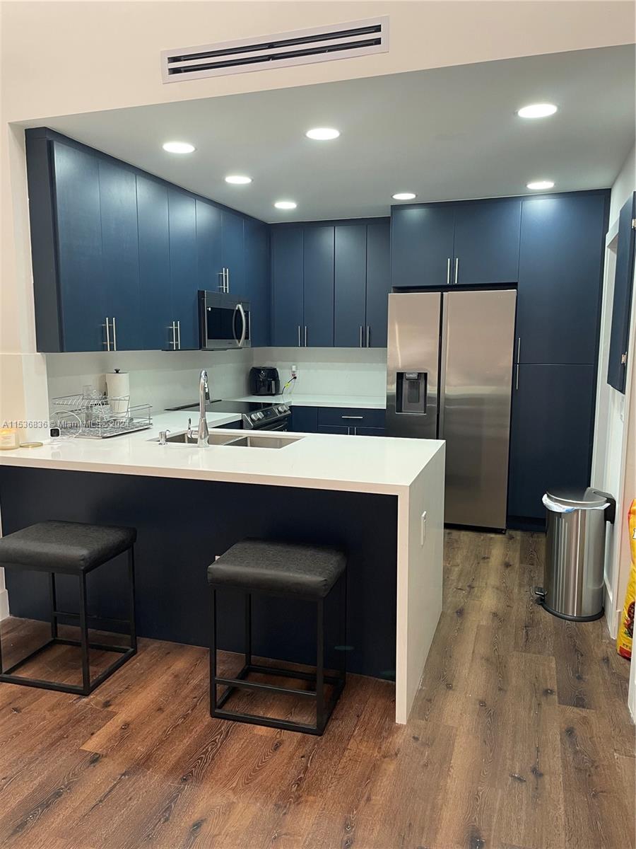Beautiful corner unit with 2 bedroom + 1 convertible den + 1 bathroom. New cabinets kitchen. Located in the lovely Lake Colony with low HOA includes Pool, Tennis and a tranquil lake.