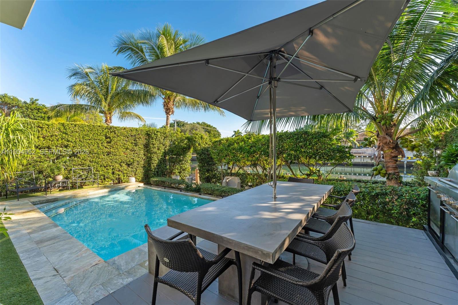 GABLES WATERWAY TOWN - Residential