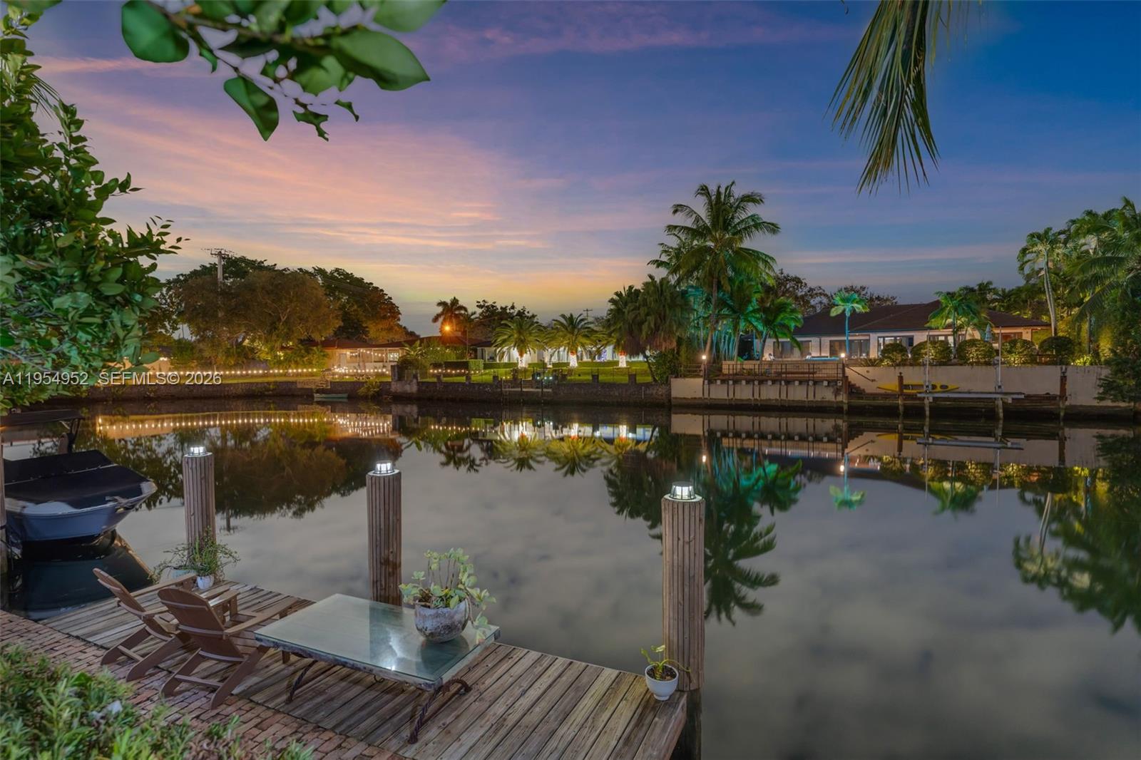 GABLES WATERWAY TOWN - Residential