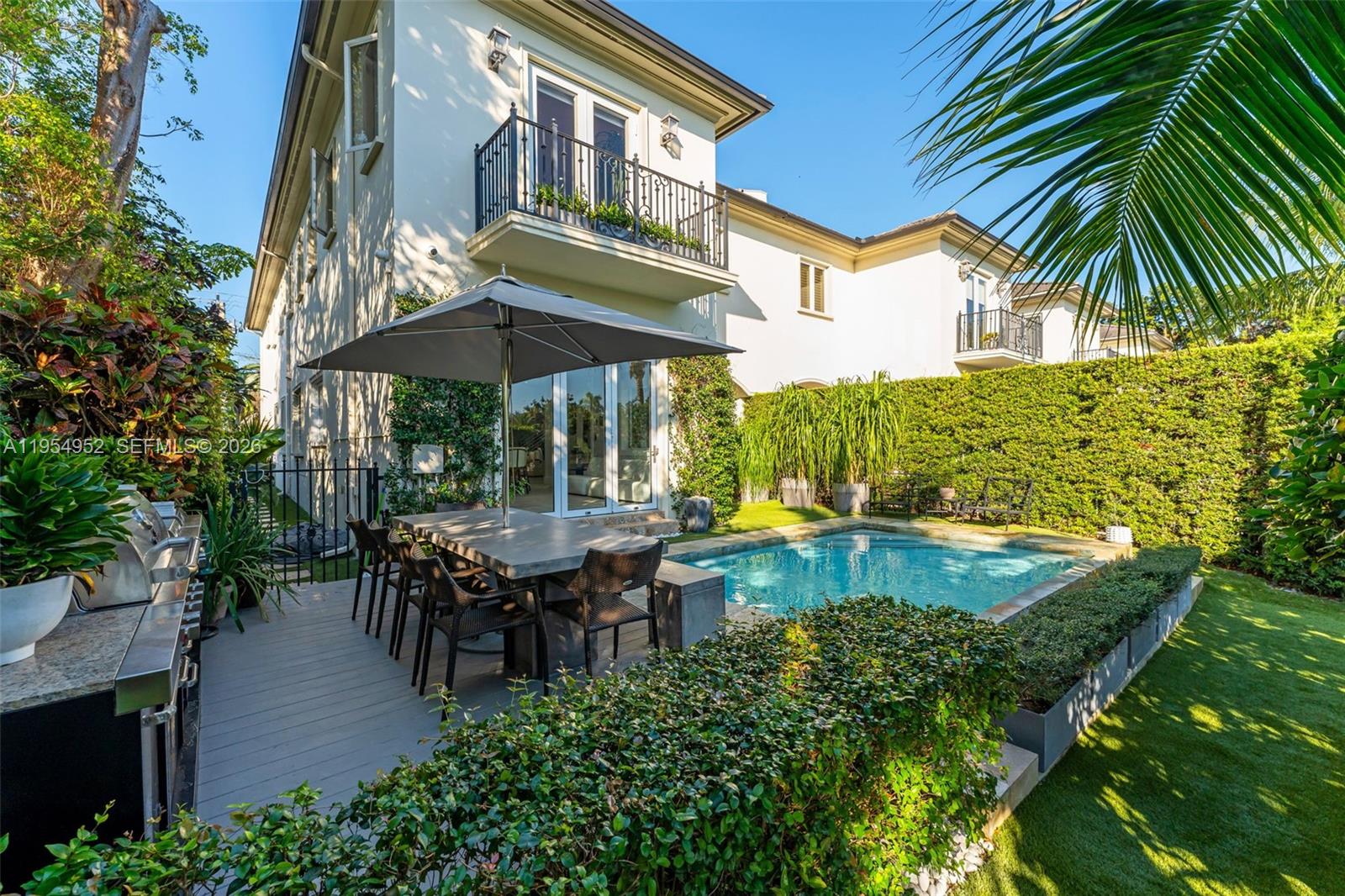 GABLES WATERWAY TOWN - Residential