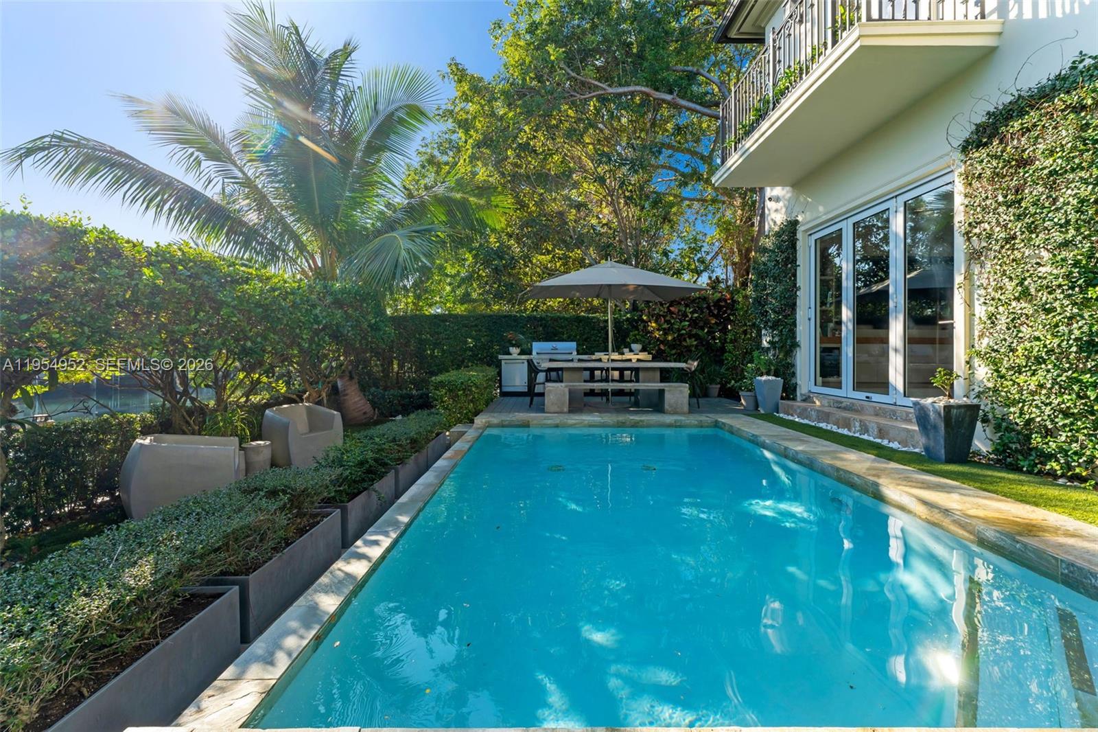 GABLES WATERWAY TOWN - Residential