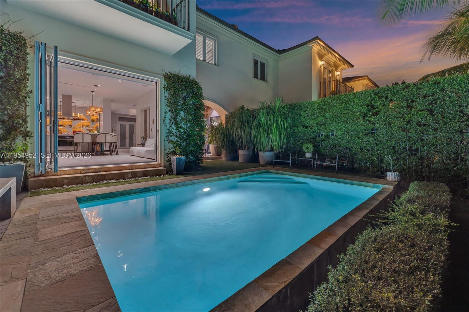 GABLES WATERWAY TOWN - Residential