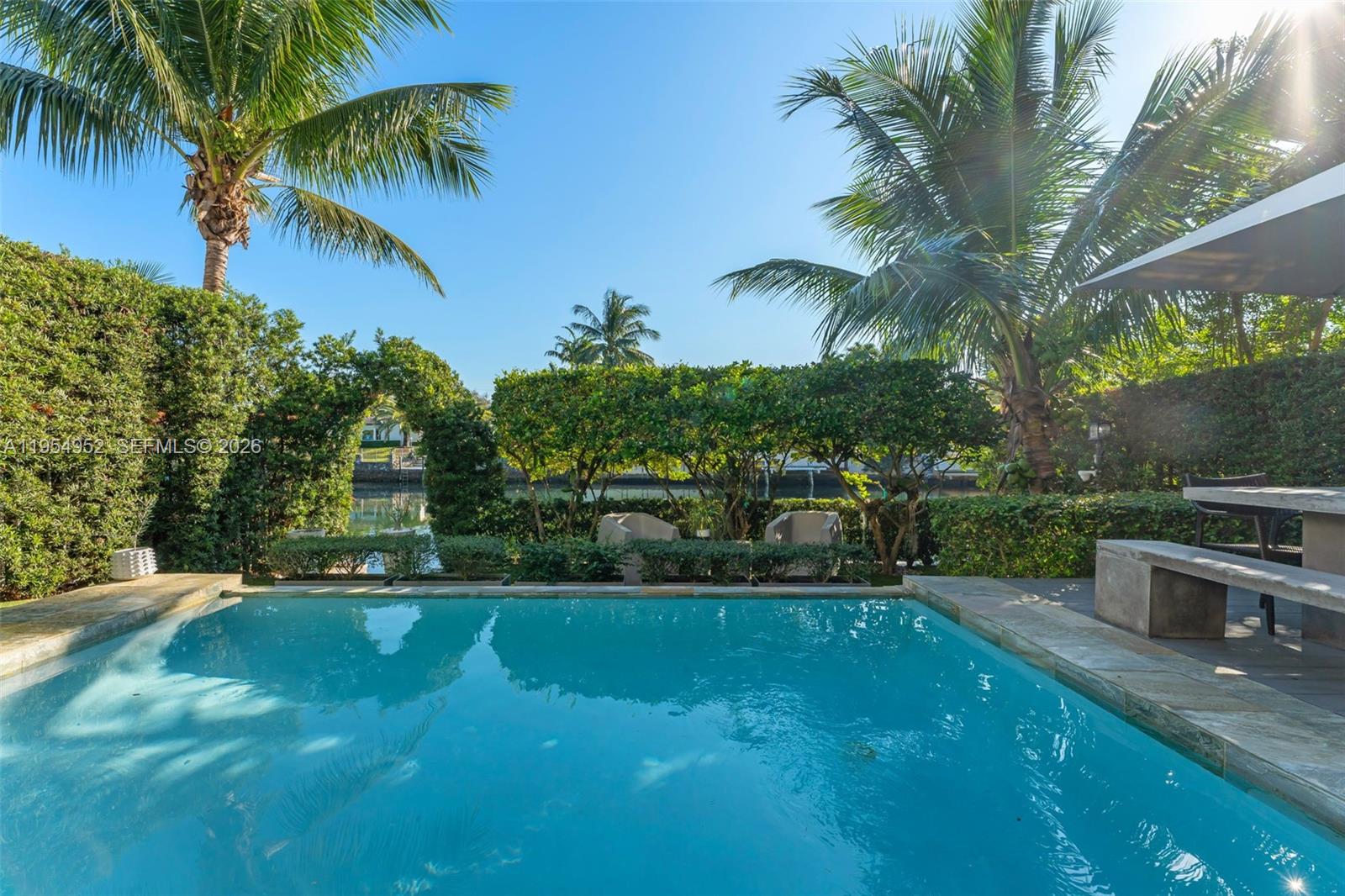 GABLES WATERWAY TOWN - Residential