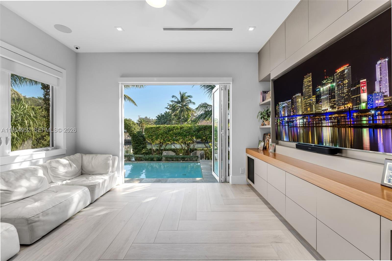 GABLES WATERWAY TOWN - Residential