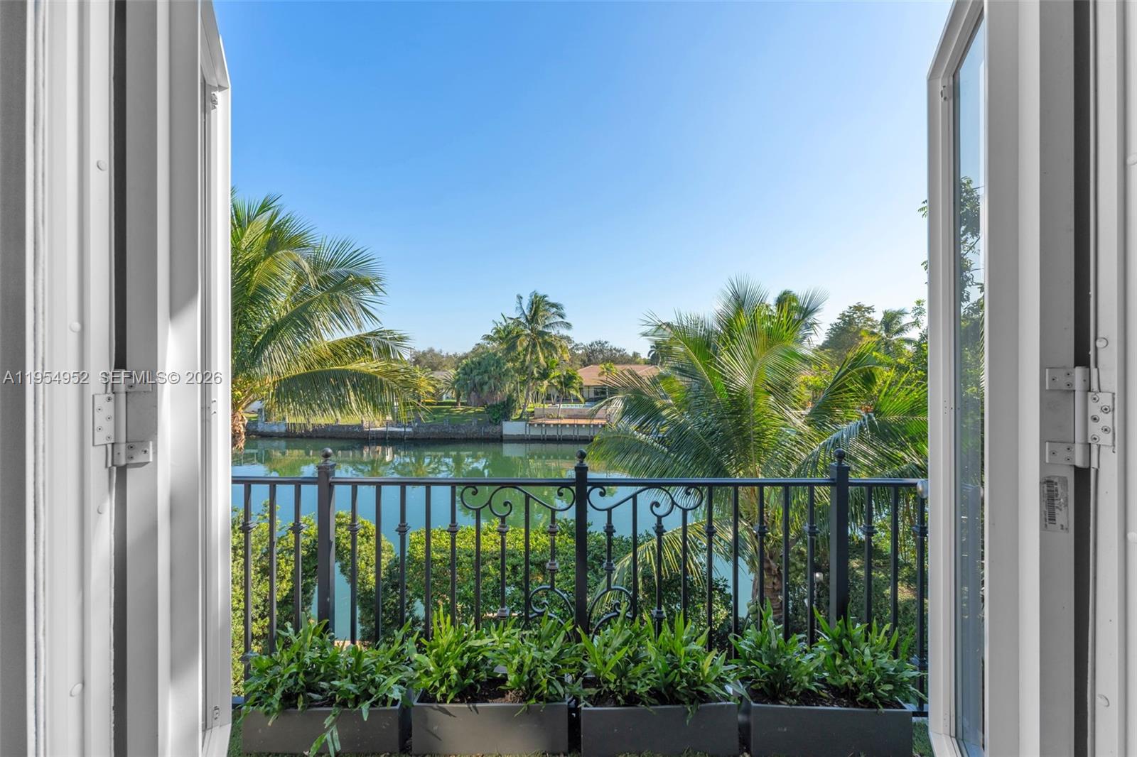 GABLES WATERWAY TOWN - Residential