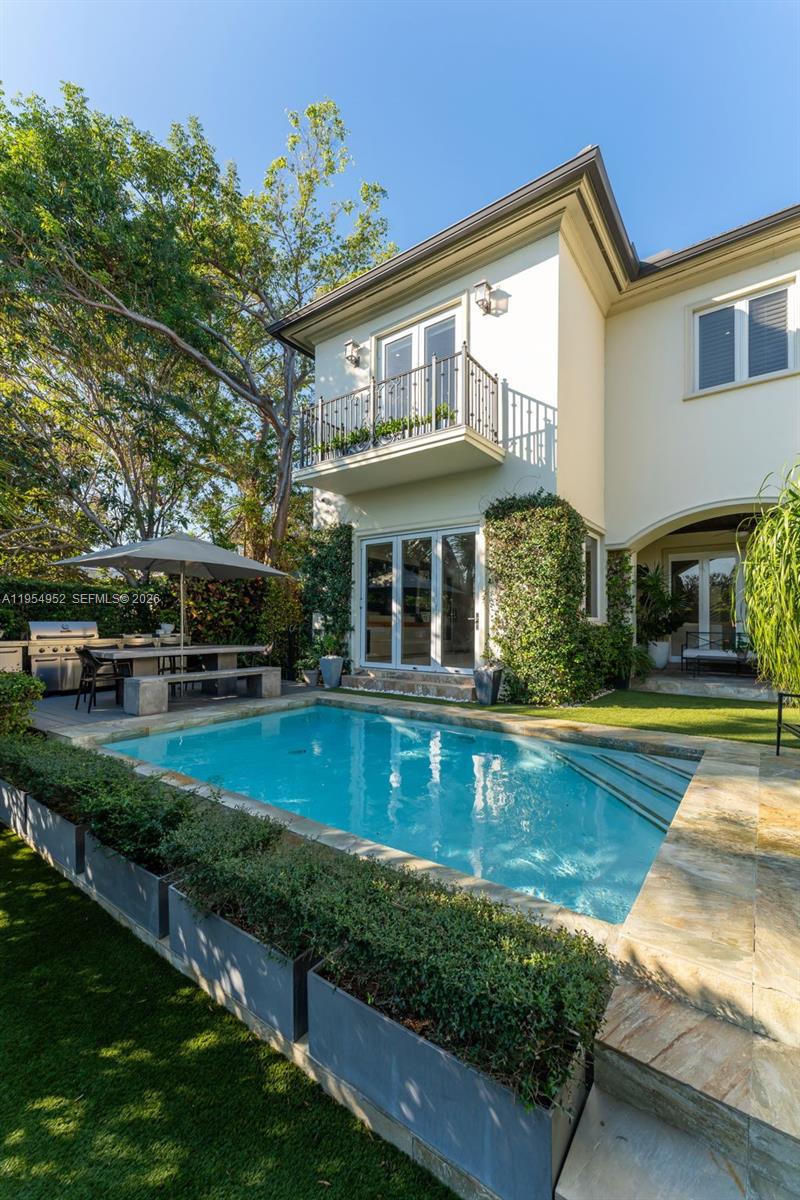 GABLES WATERWAY TOWN - Residential