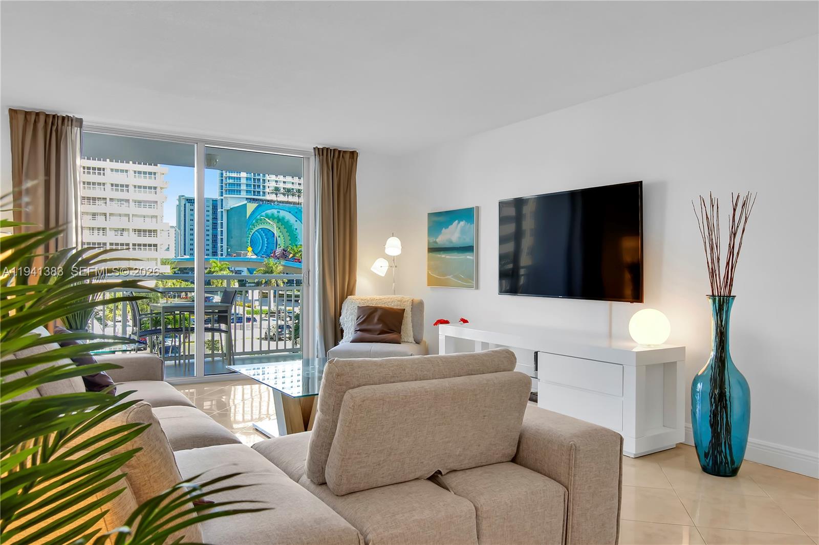 PLAZA TOWERS SOUTH CONDO - Residential