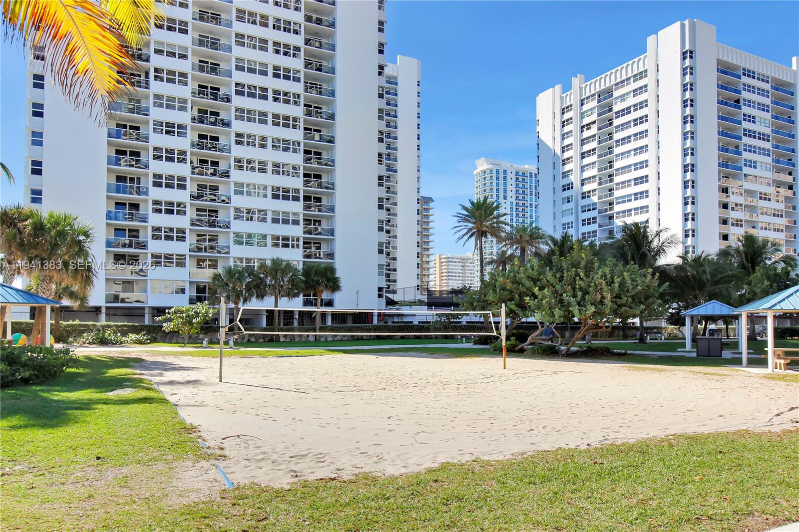 PLAZA TOWERS SOUTH CONDO - Residential