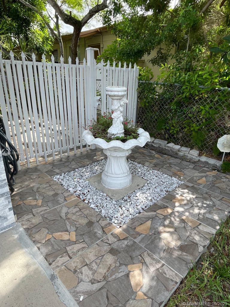 HOLLYWOOD PARK - Residential