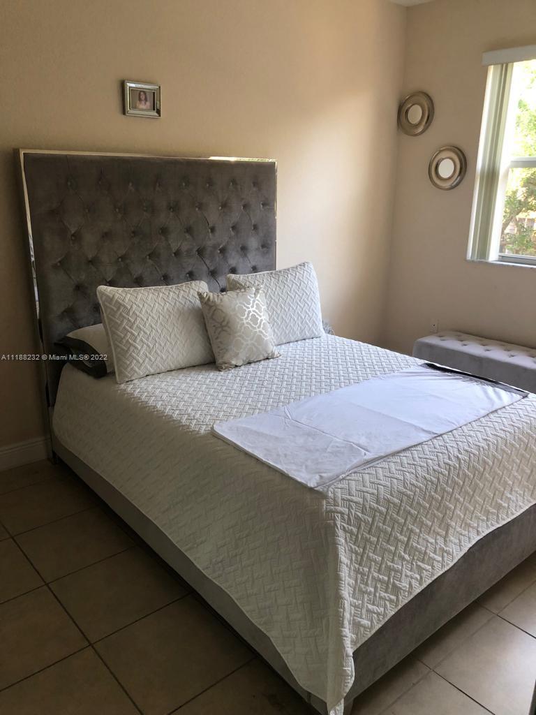 FLORIDIAN ISLES SOUTH - Residential