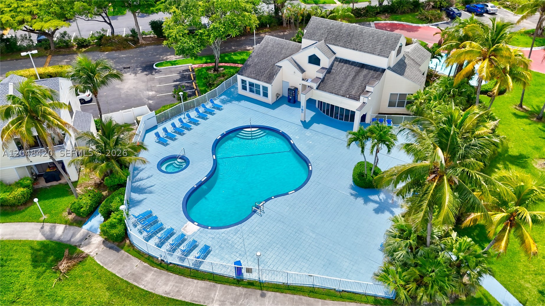 SUMMER LAKE - Residential