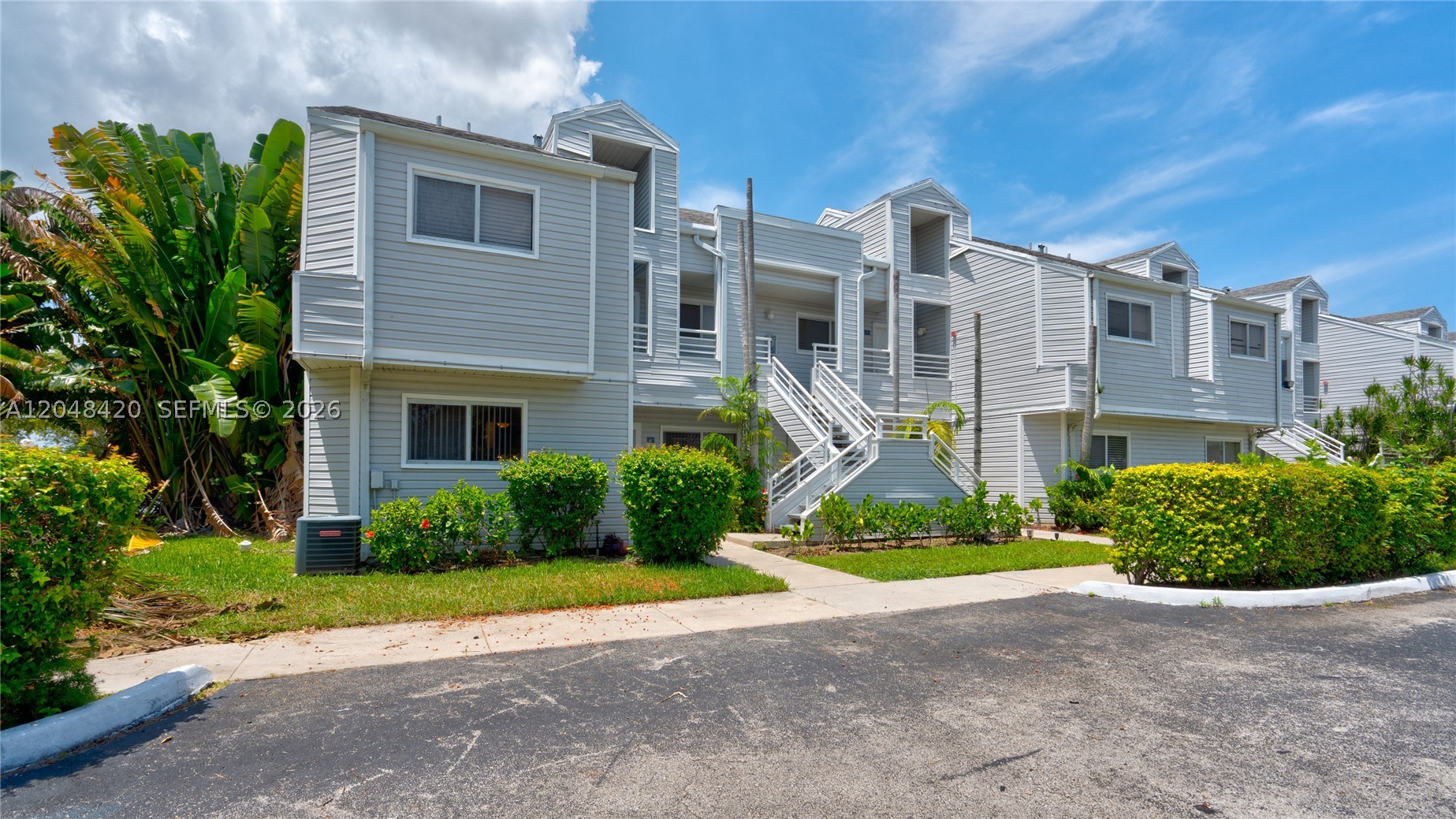 SUMMER LAKE - Residential
