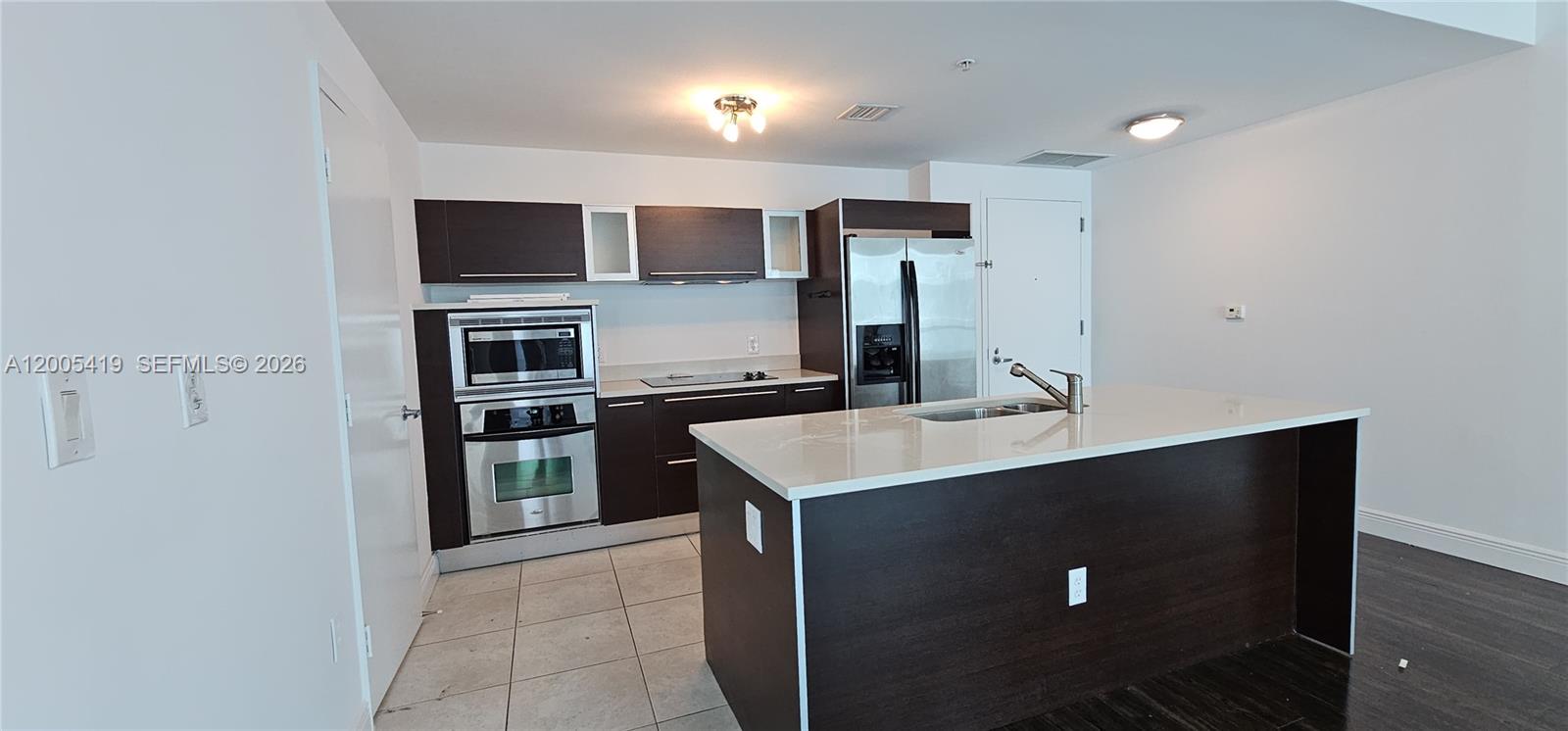 Spacious 1-bedroom, 1-bath residence with 663 sq ft located at Quantum on the Bay in the heart of Edgewater. This unit offers a functional layout with abundant natural light, and a private balcony.

Excellent investment opportunity, currently rented for $2,750/month through September 30, 2026, providing immediate income.

Ideally situated directly across from Margaret Pace Park, offering waterfront walking trails, tennis courts, and green spaces. Prime location just minutes from Wynwood, Miami Design District, Brickell, and Downtown Miami.

Quantum on the Bay is a full-service building featuring resort-style amenities including two pools, state-of-the-art fitness center, clubroom, theater, 24-hour concierge, and security.

Enjoy urban waterfront living with strong rental demand in one of Miami’s fastest-growing neighborhoods.