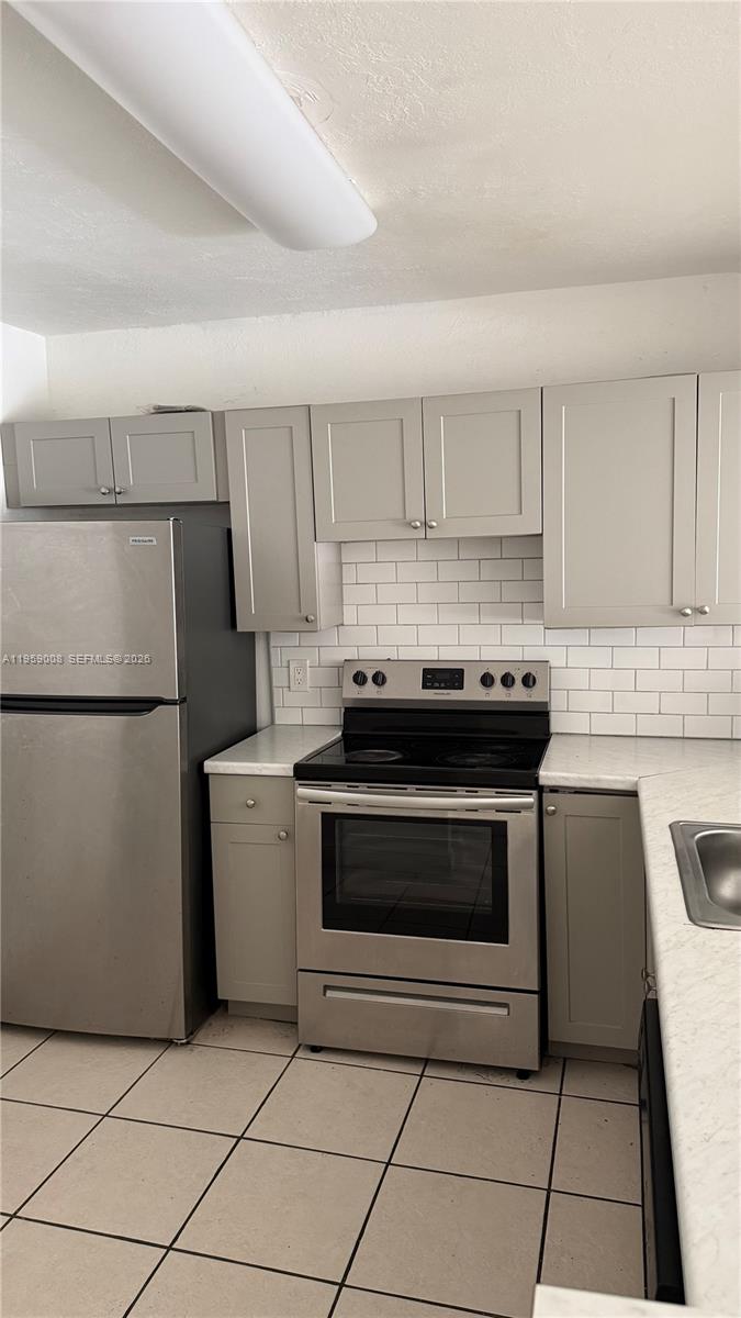 NICE UNIT 2 BED 1.5 BATH  GREAT LOCATION !!!!!