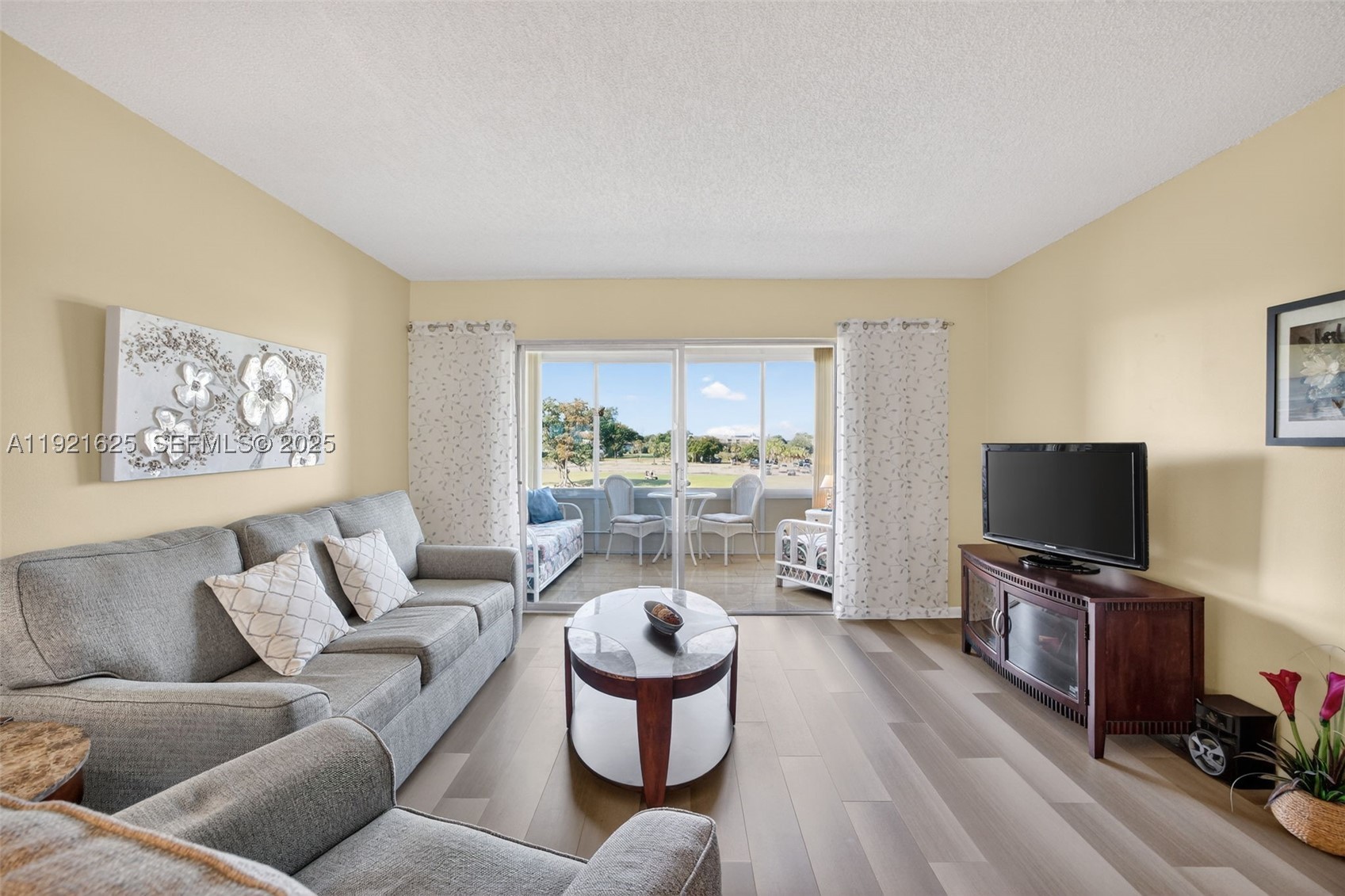 ORIOLE GOLF & TENNIS CLUB - Residential