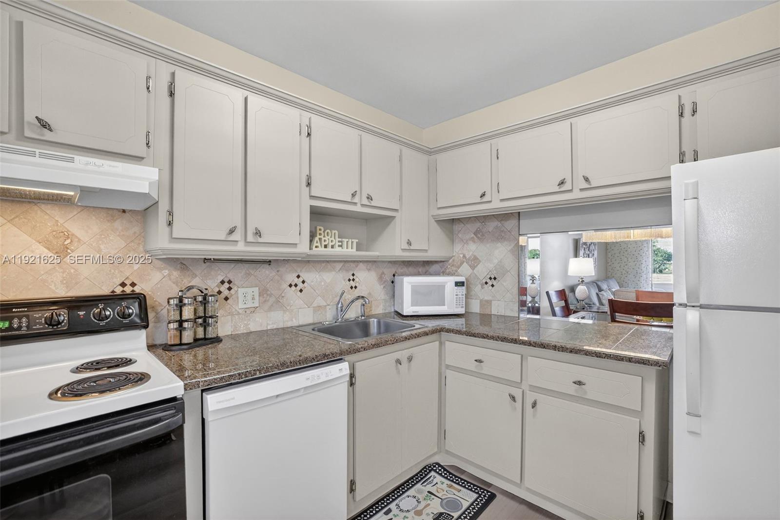ORIOLE GOLF & TENNIS CLUB - Residential