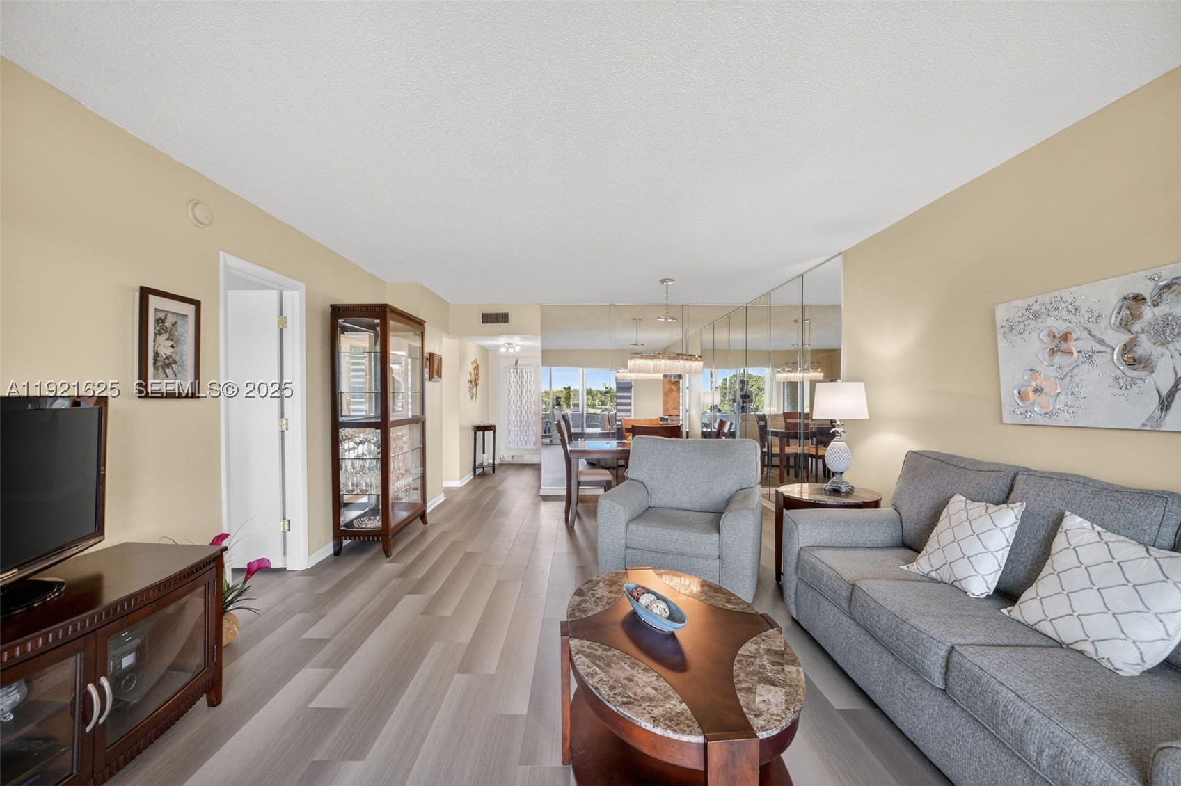 ORIOLE GOLF & TENNIS CLUB - Residential