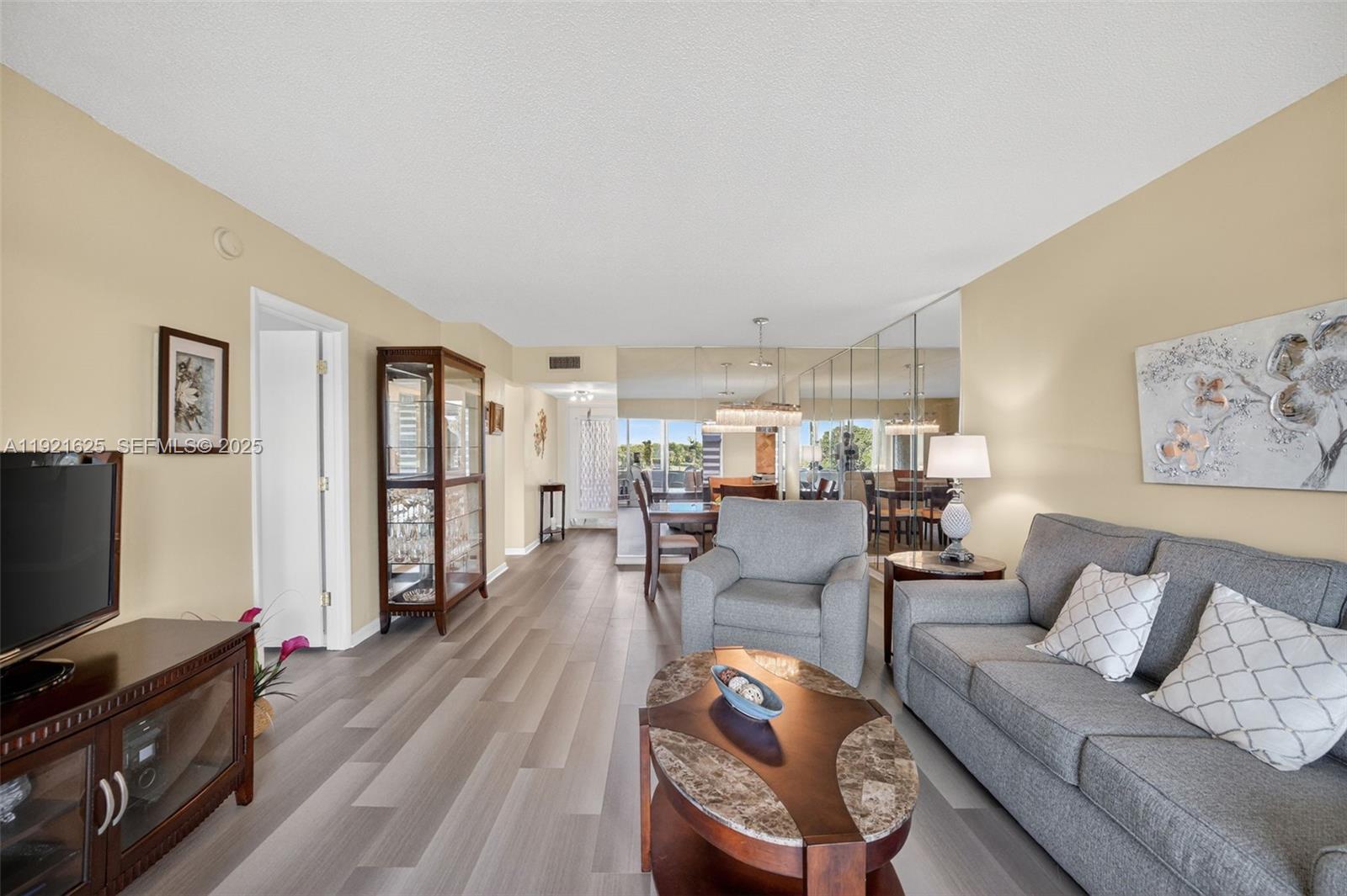 ORIOLE GOLF & TENNIS CLUB - Residential