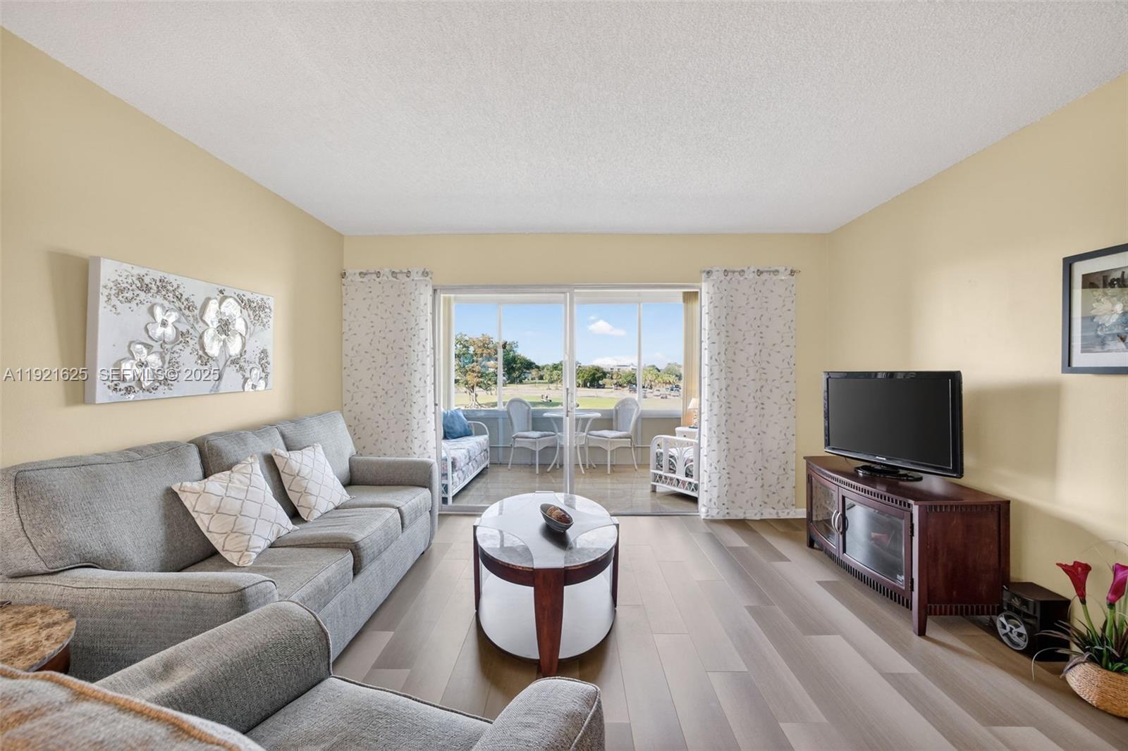 ORIOLE GOLF & TENNIS CLUB - Residential