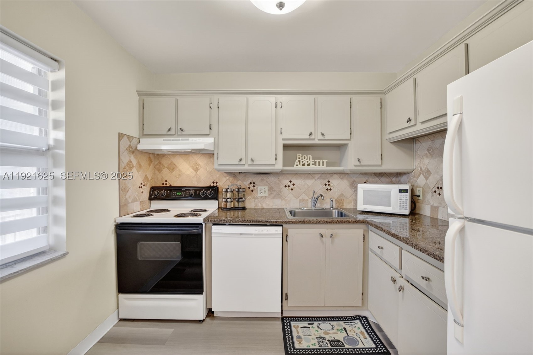 ORIOLE GOLF & TENNIS CLUB - Residential