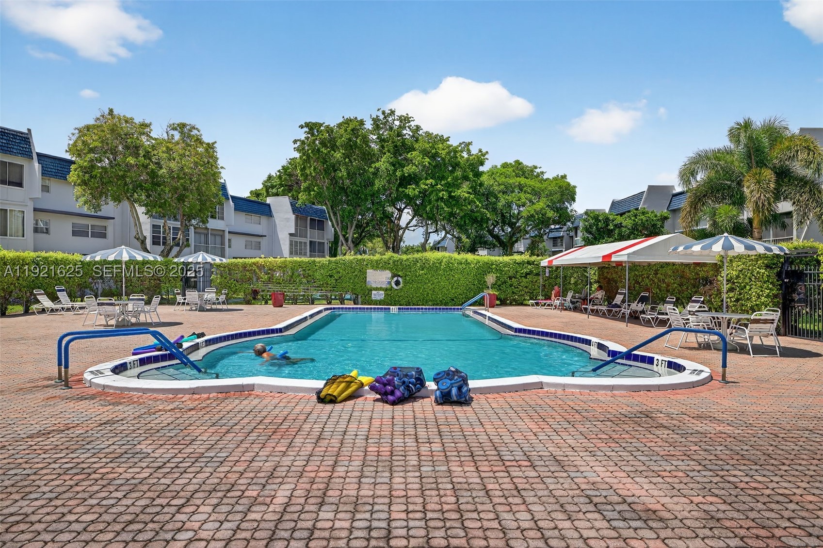 ORIOLE GOLF & TENNIS CLUB - Residential