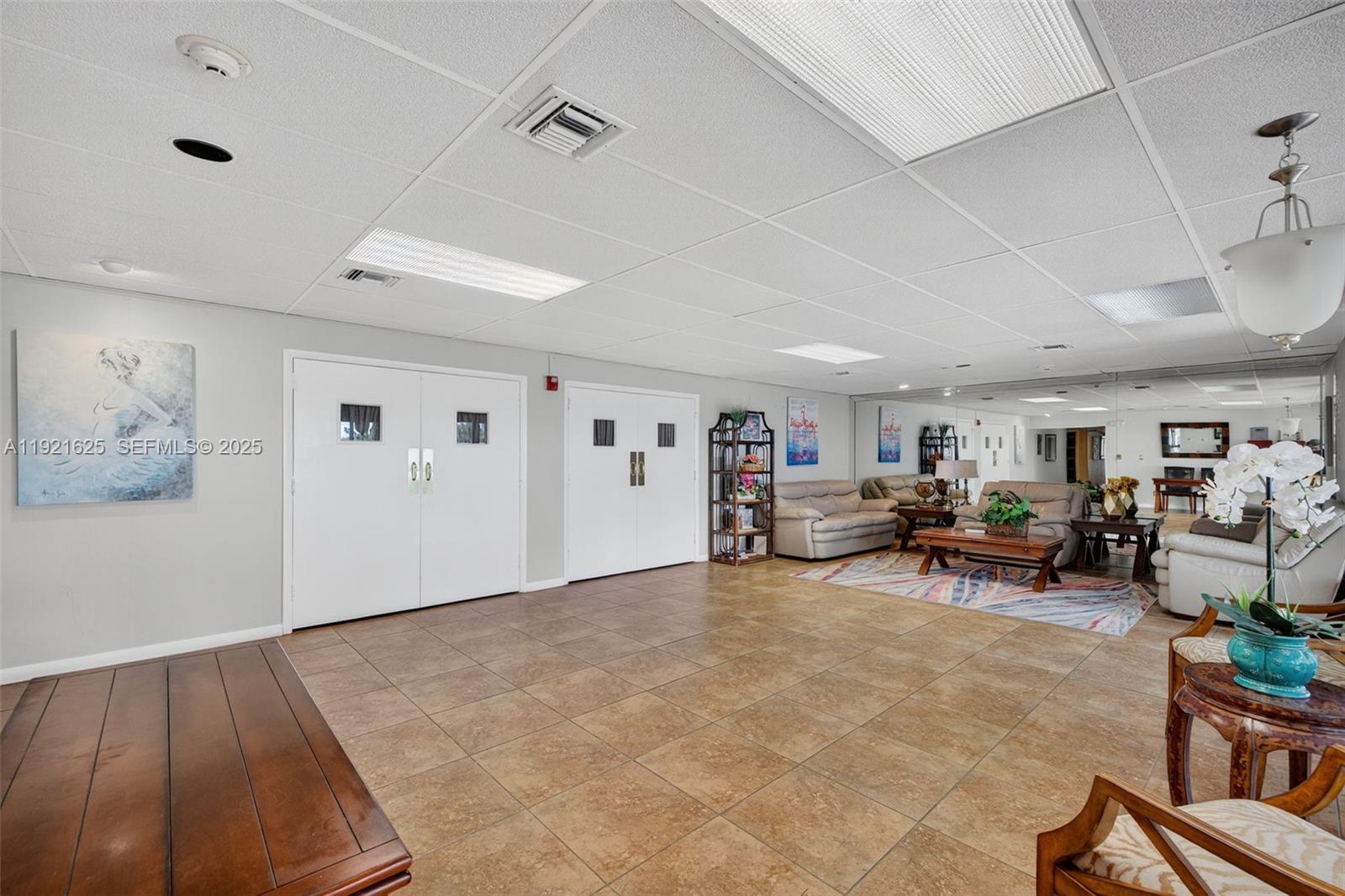 ORIOLE GOLF & TENNIS CLUB - Residential