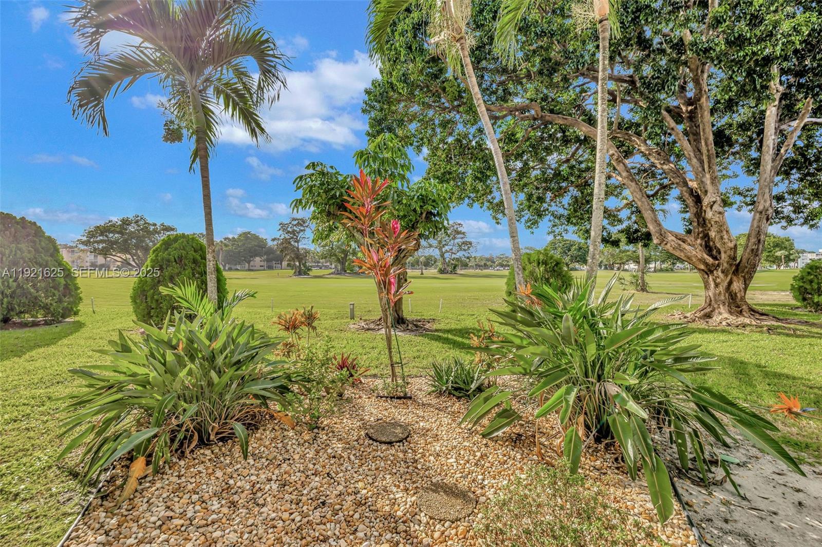 ORIOLE GOLF & TENNIS CLUB - Residential