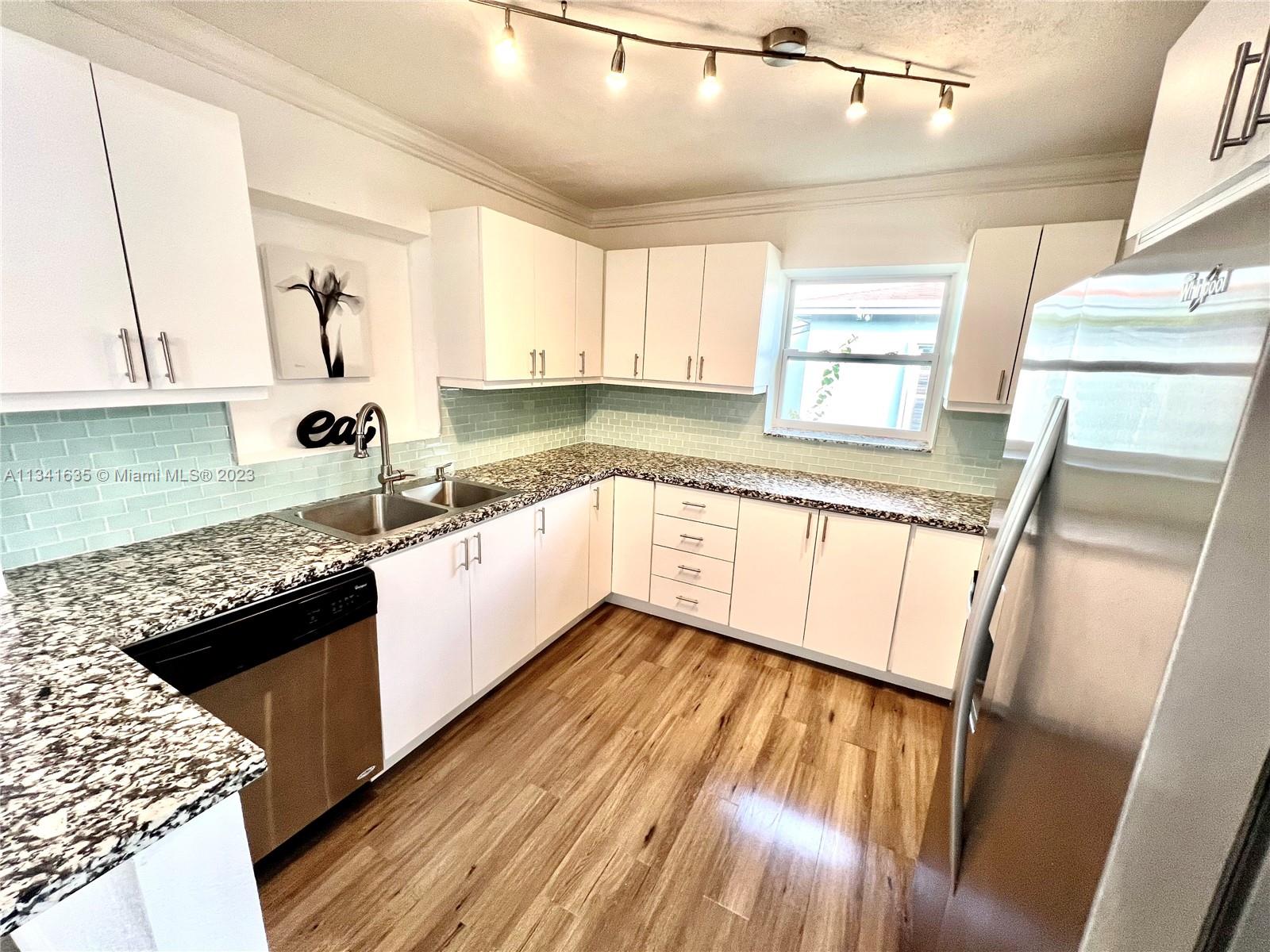 TWELFTH ST MANORS 1ST ADD - Residential Lease