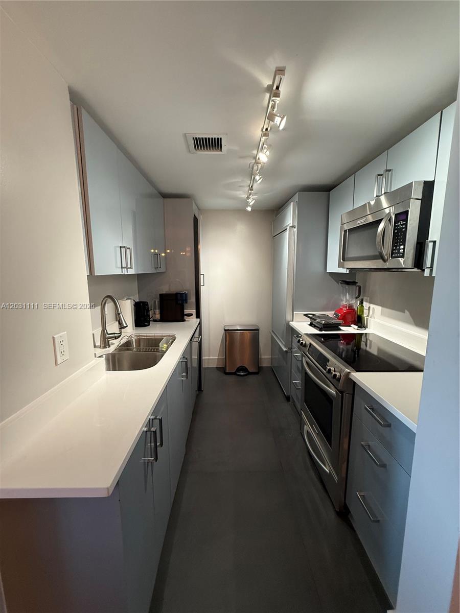 HARBOUR HOUSE - Residential