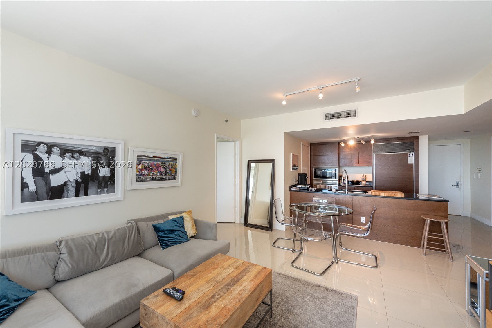 ICONBRICKELL CONDO NO 1 - Residential Lease