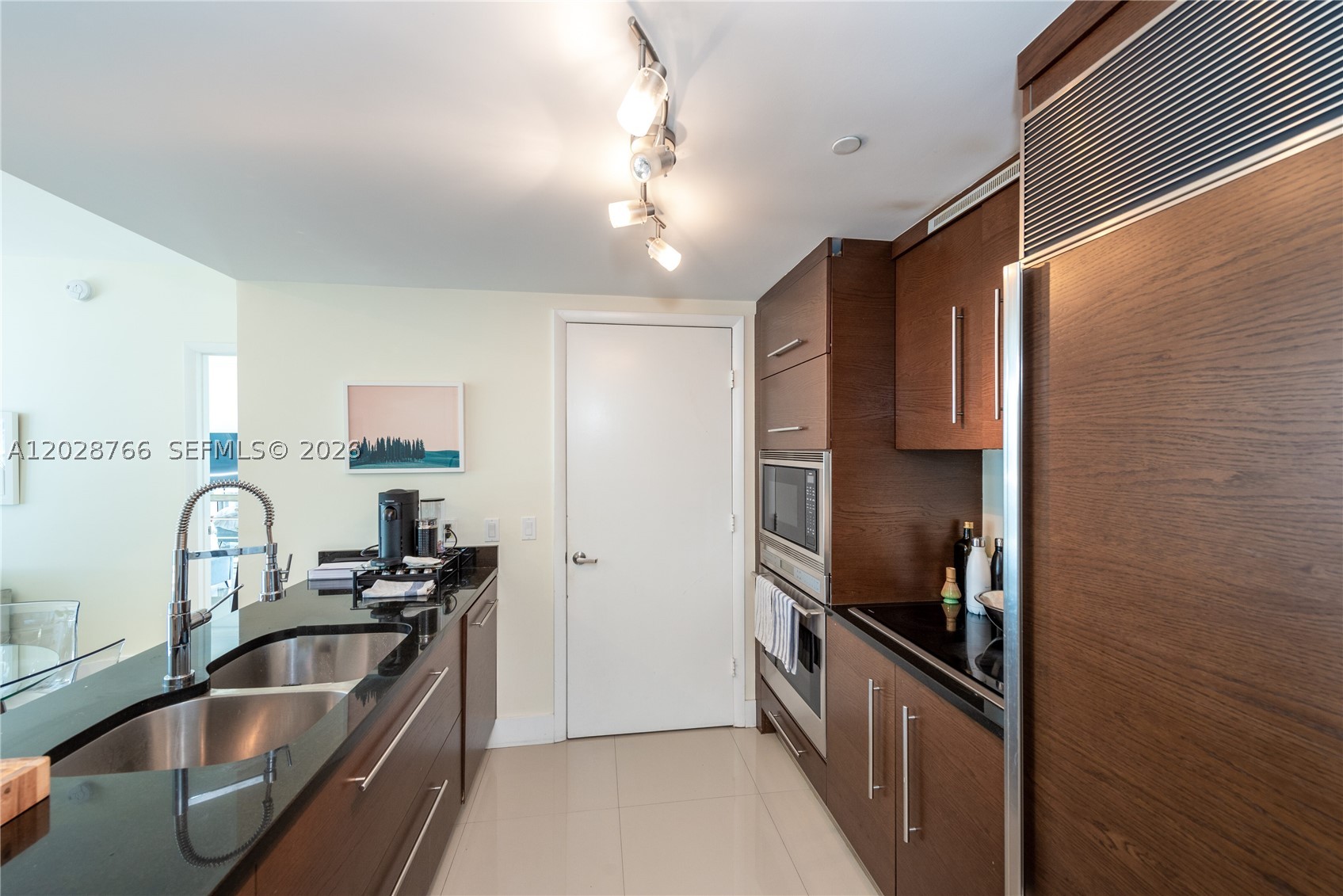 ICONBRICKELL CONDO NO 1 - Residential Lease