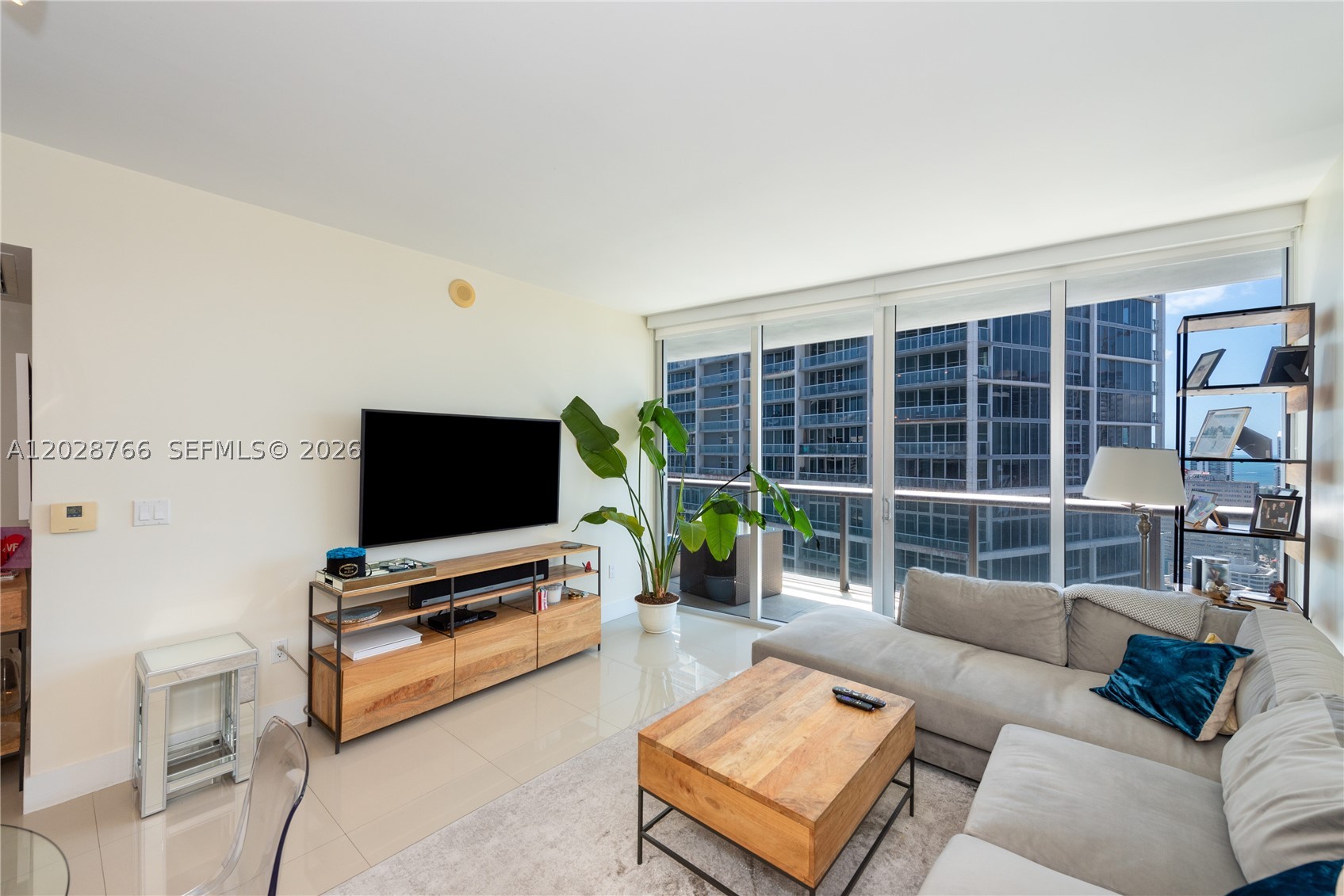ICONBRICKELL CONDO NO 1 - Residential Lease