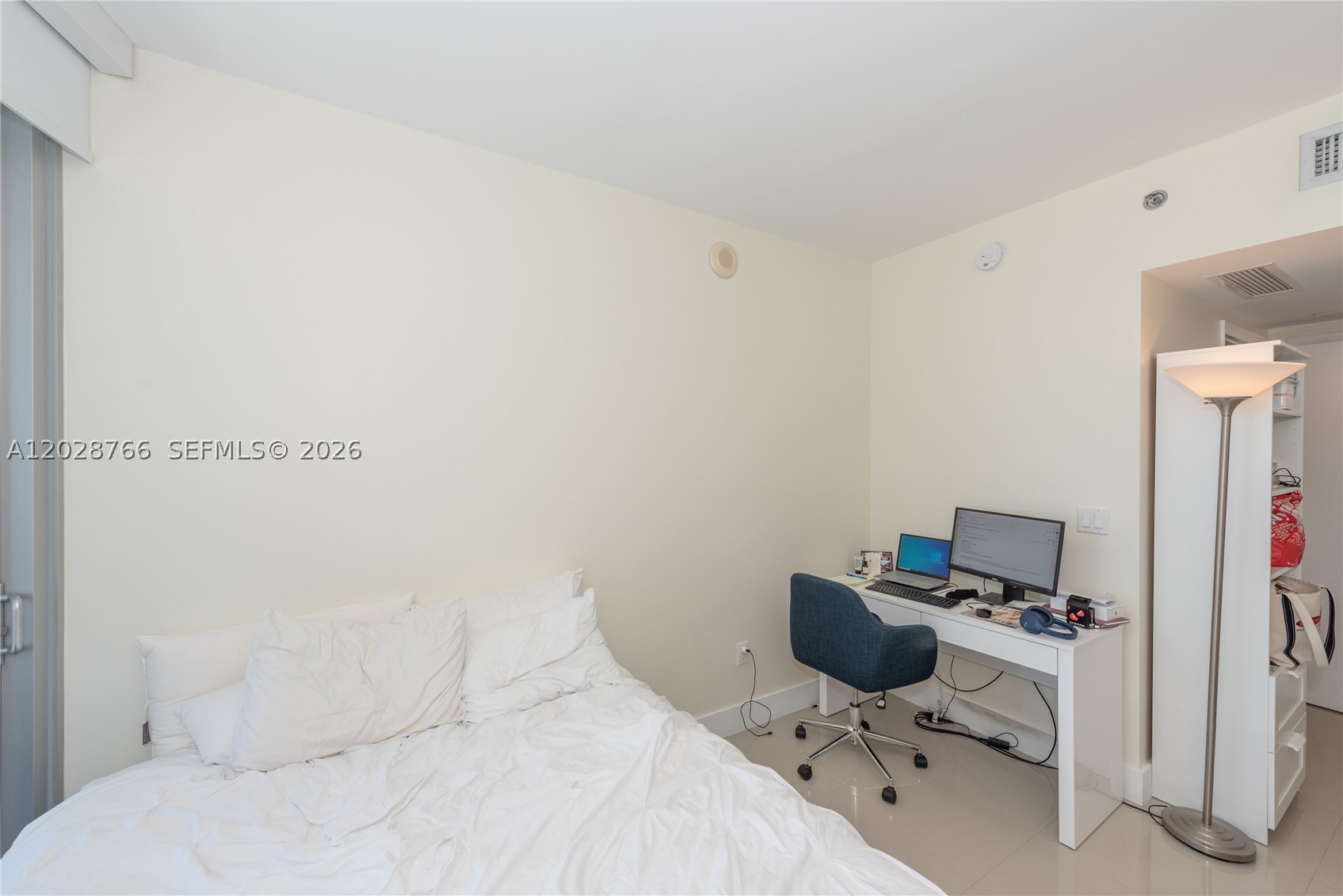 ICONBRICKELL CONDO NO 1 - Residential Lease