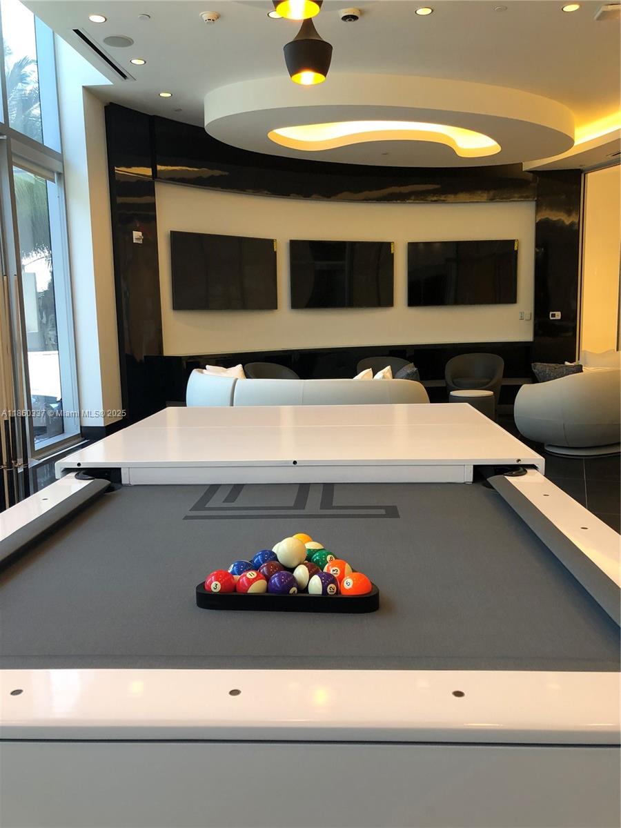 PARAMOUNT MIAMI WORLDCENT - Residential Lease