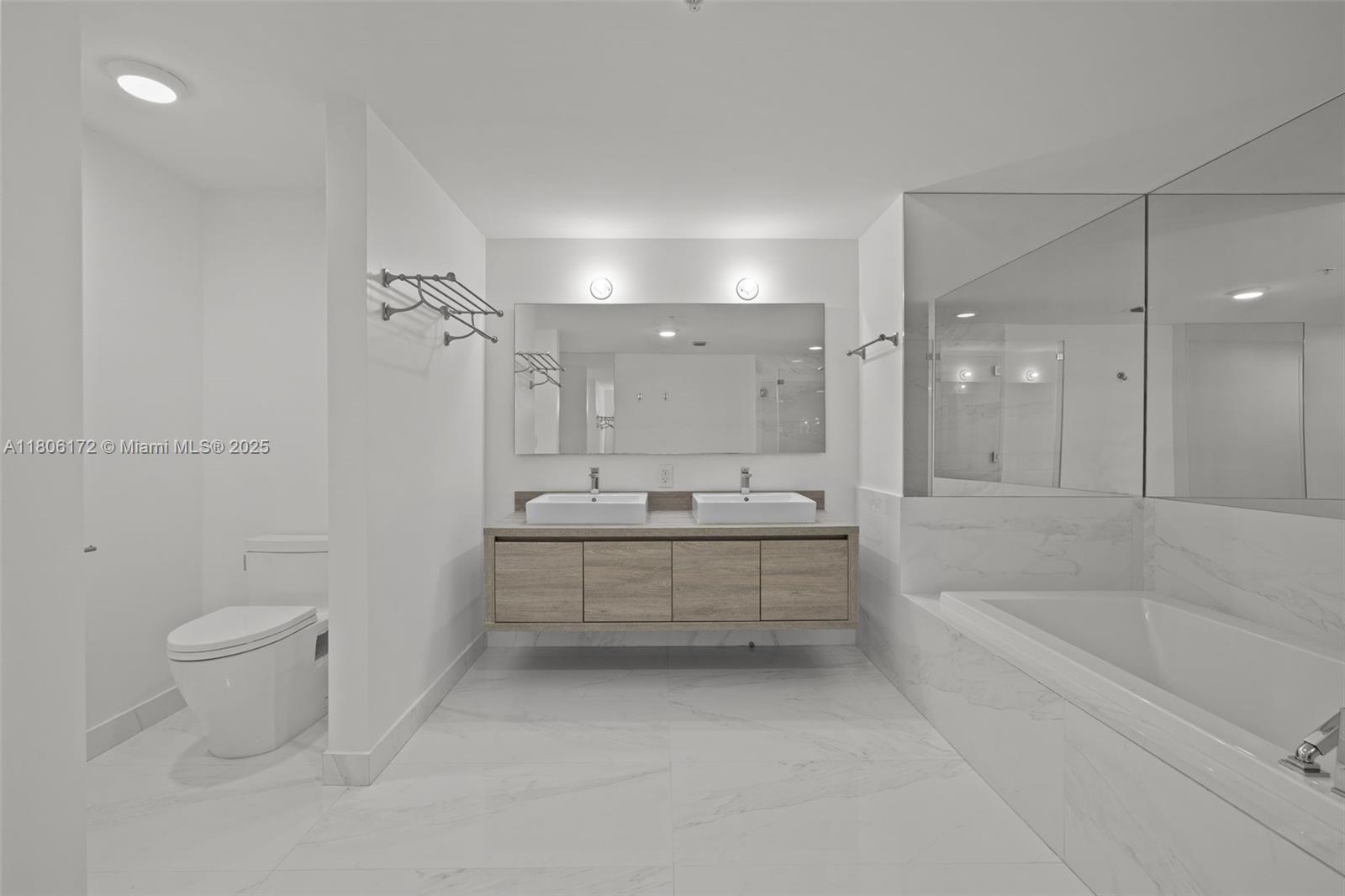 400 SUNNY ISLES CONDO - Residential