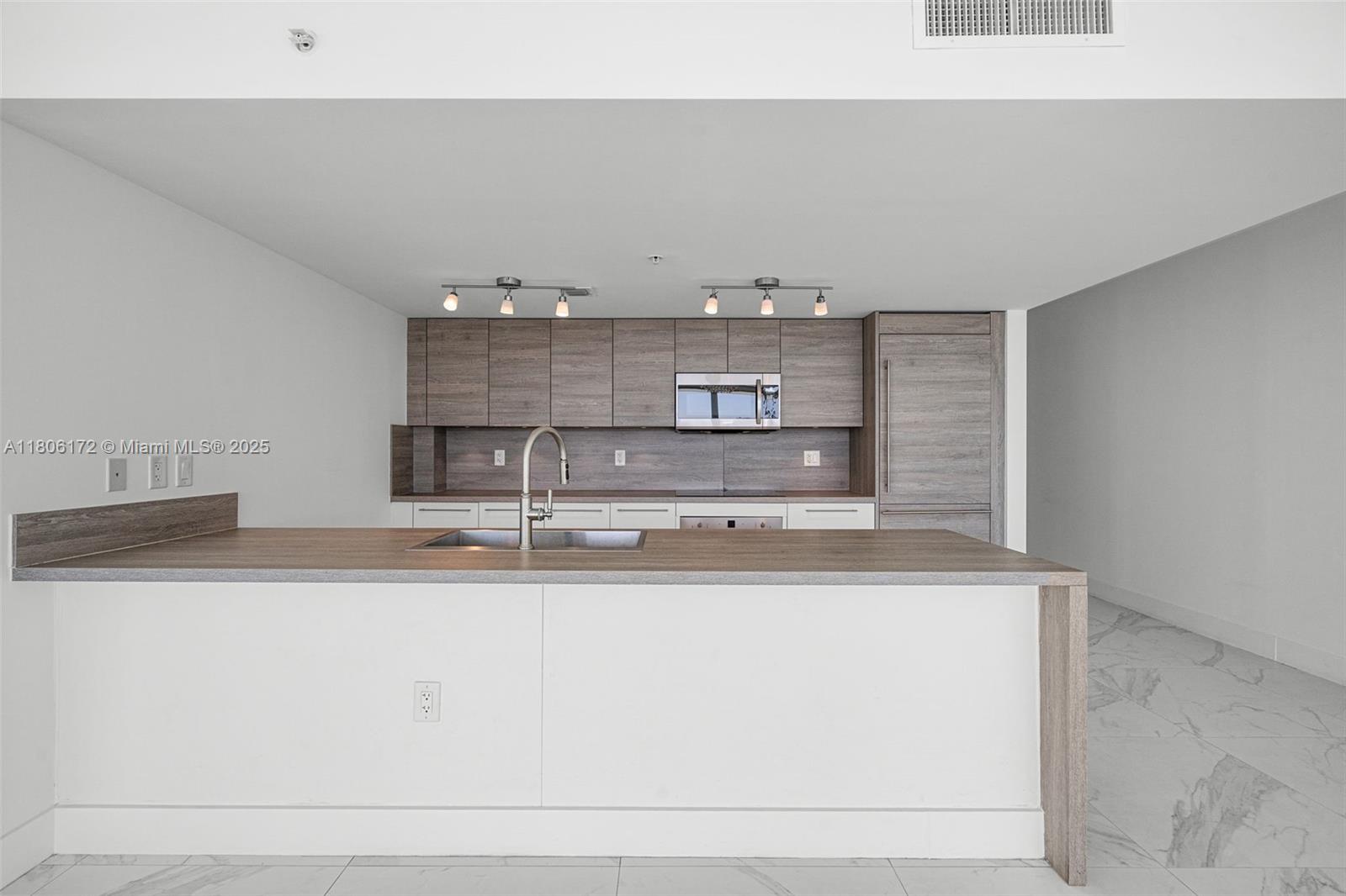 400 SUNNY ISLES CONDO - Residential