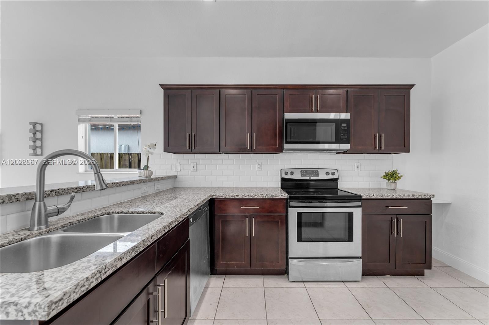 CHATEAU ROYAL ESTATES - Residential