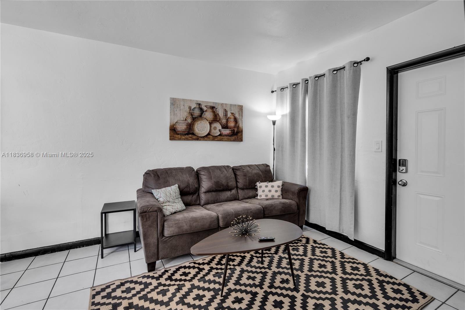 PARADISE MANOR - Residential Lease
