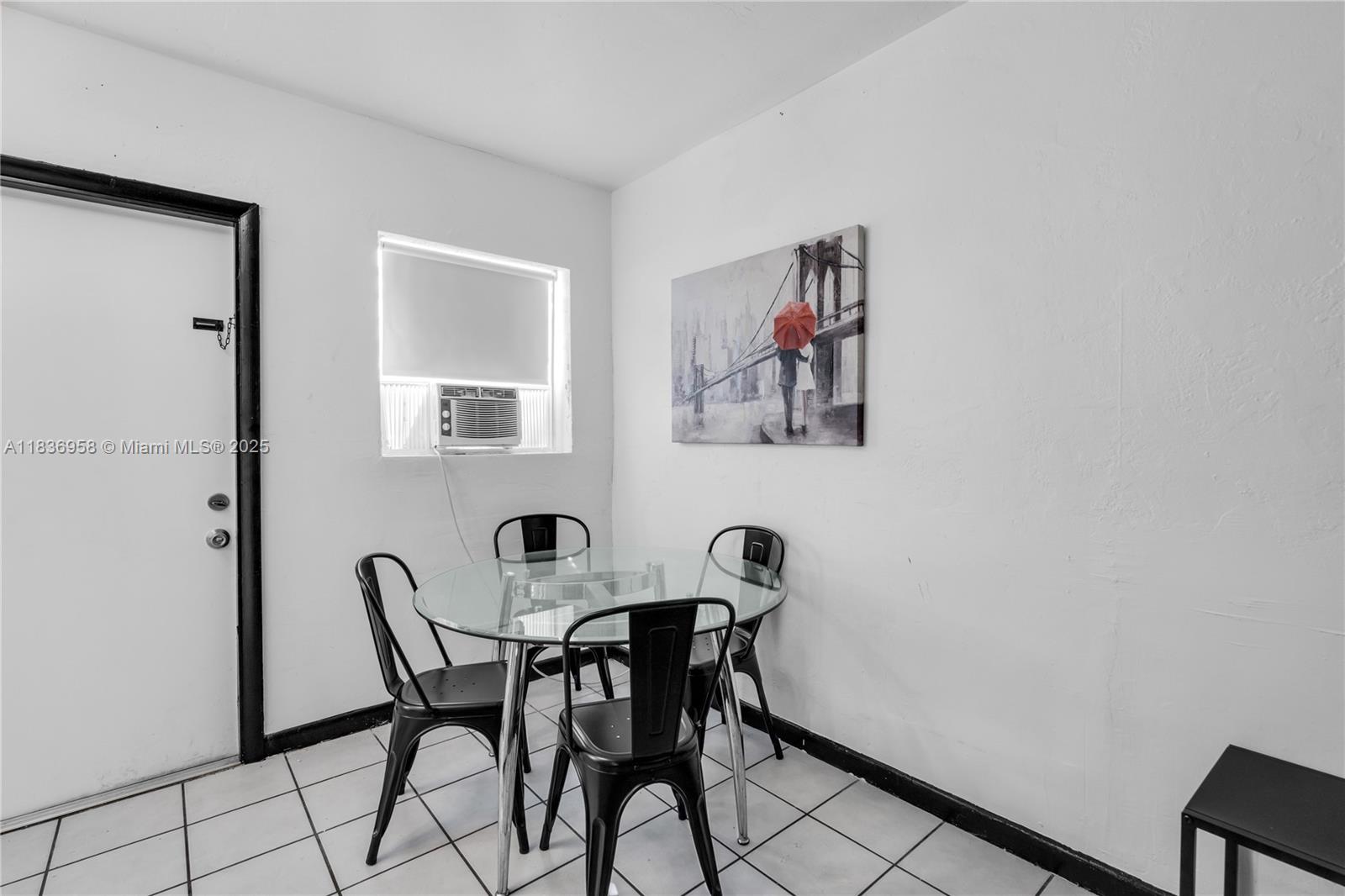 PARADISE MANOR - Residential Lease