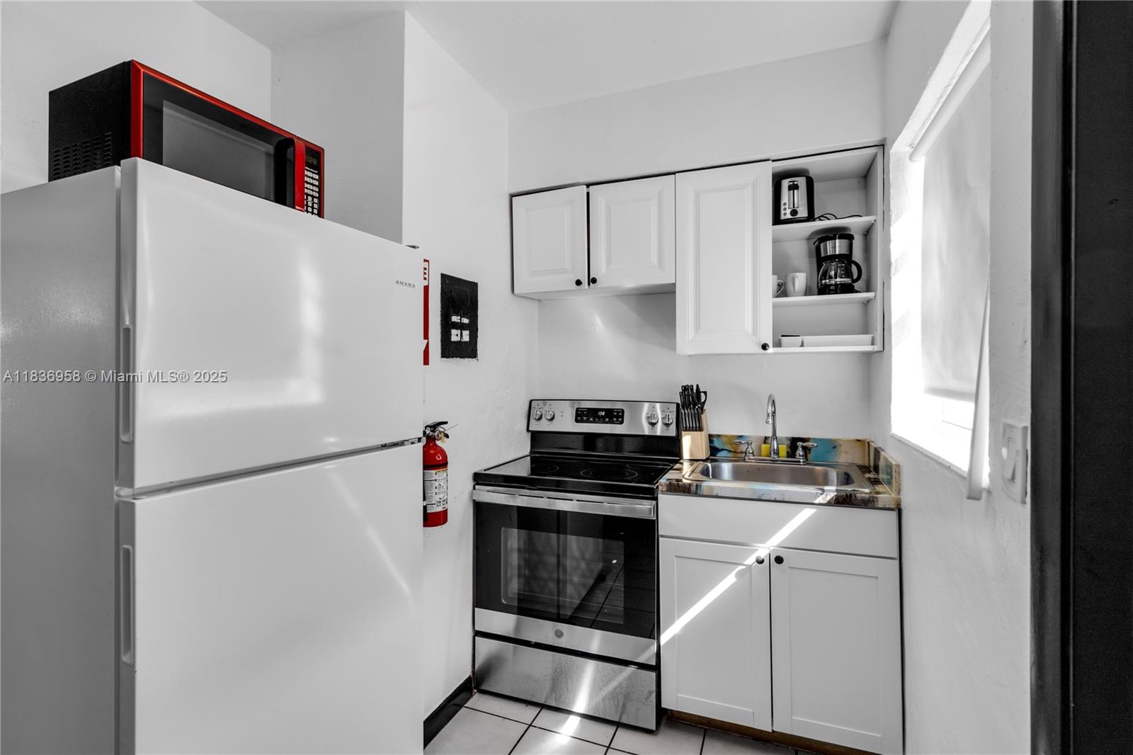 PARADISE MANOR - Residential Lease