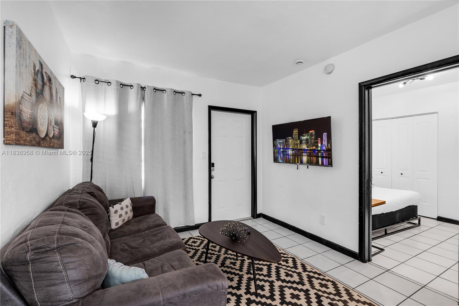 PARADISE MANOR - Residential Lease
