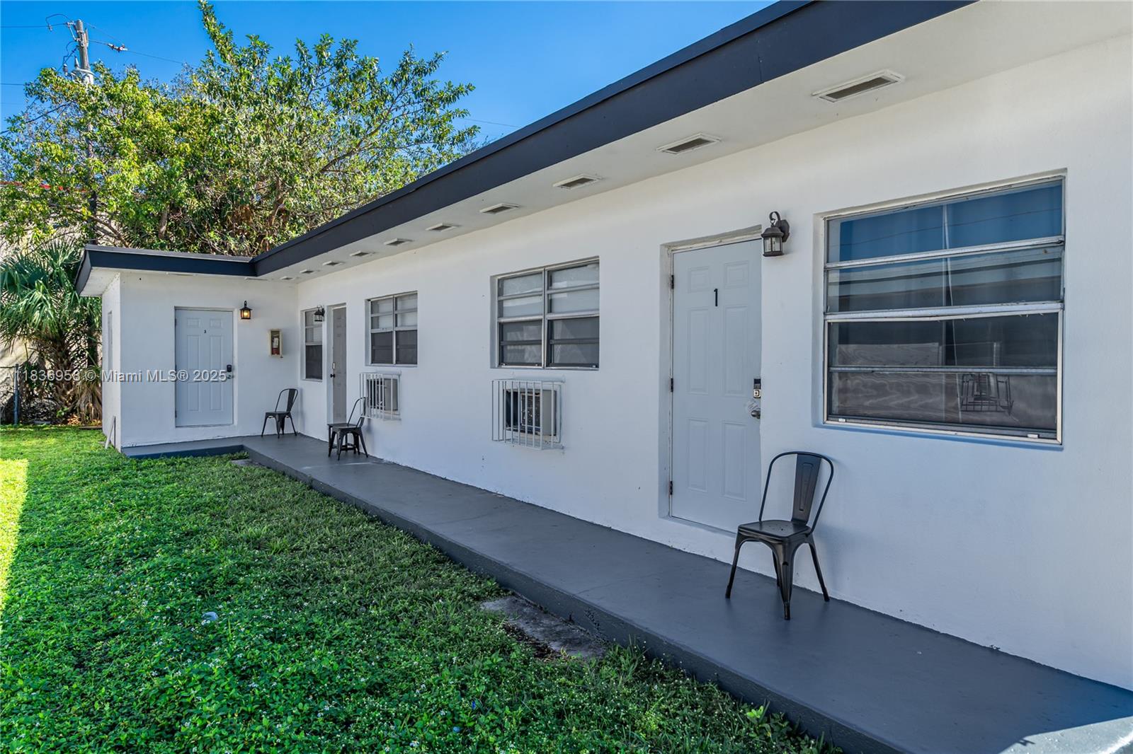 PARADISE MANOR - Residential Lease