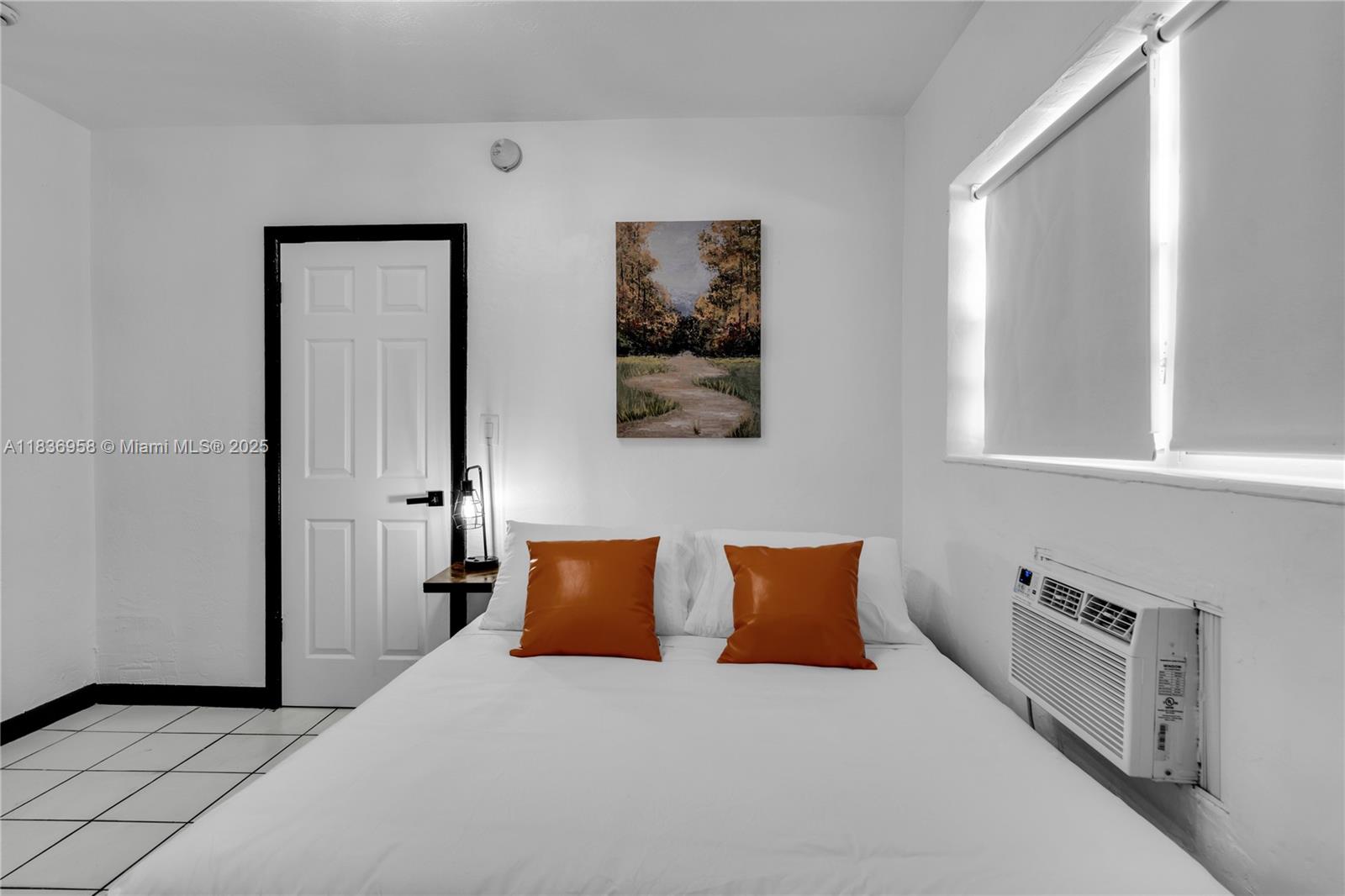 PARADISE MANOR - Residential Lease
