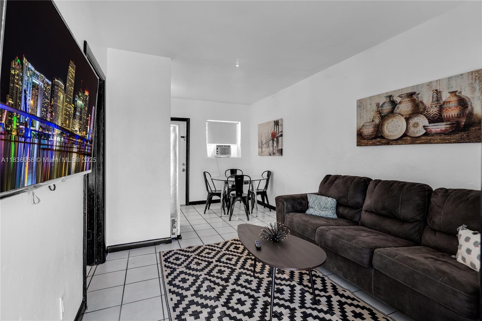 PARADISE MANOR - Residential Lease