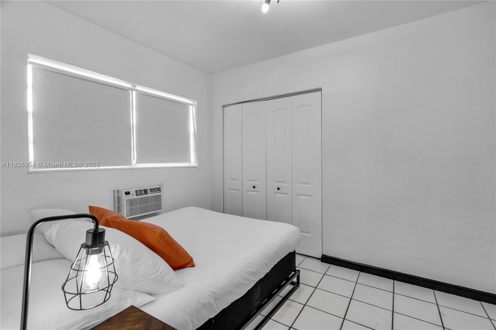 PARADISE MANOR - Residential Lease