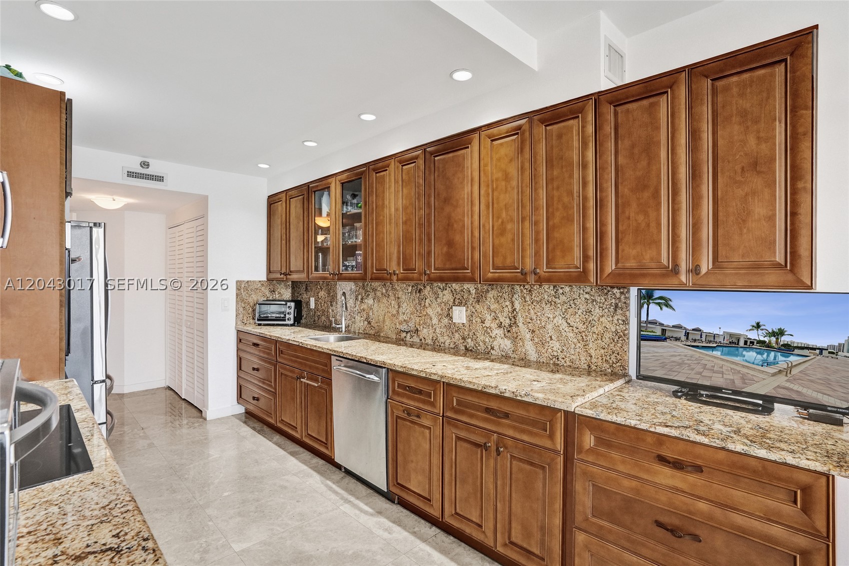 MARINA TOWER CONDO - Residential