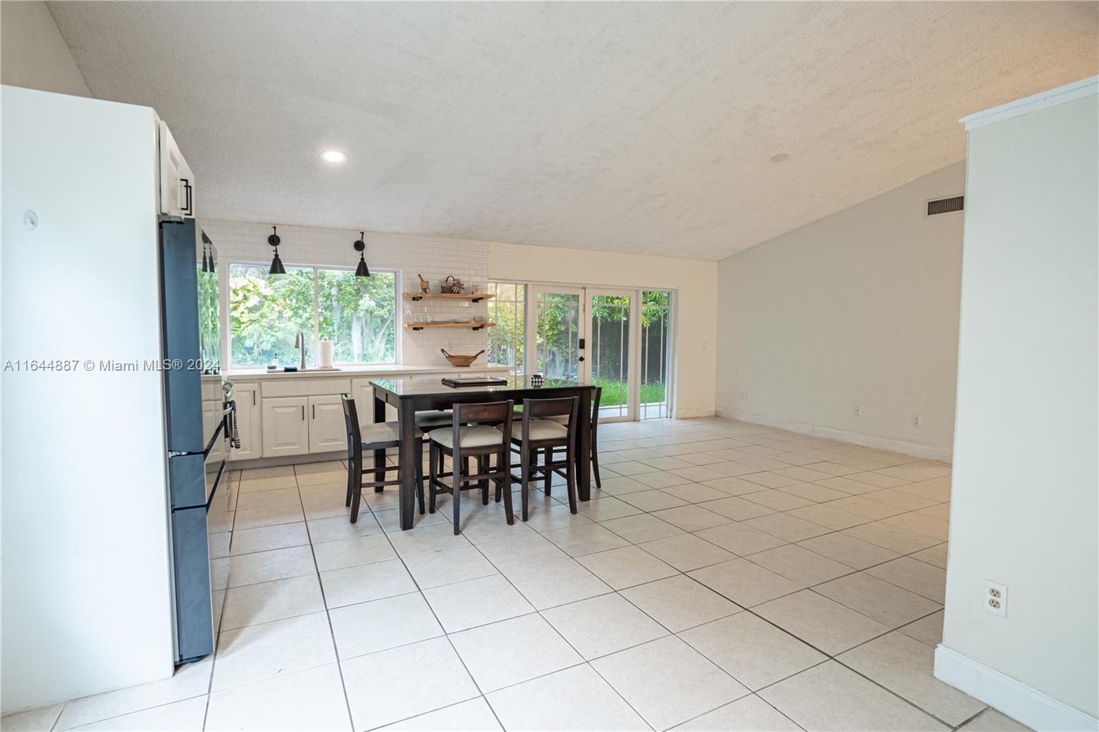 LINDGREN EAST - Residential