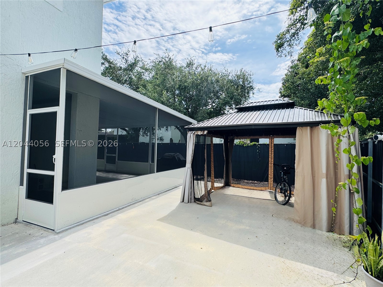 EMILIOS PLACE AT OASIS - Residential